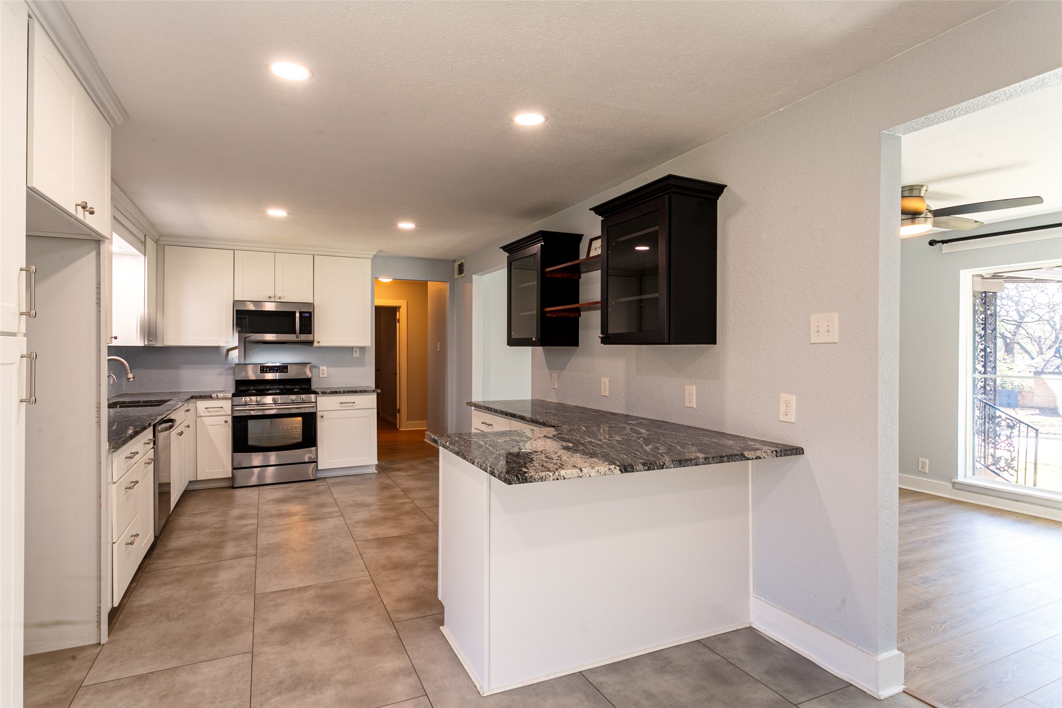 604 Oakwood Avenue Hurst TX 76053