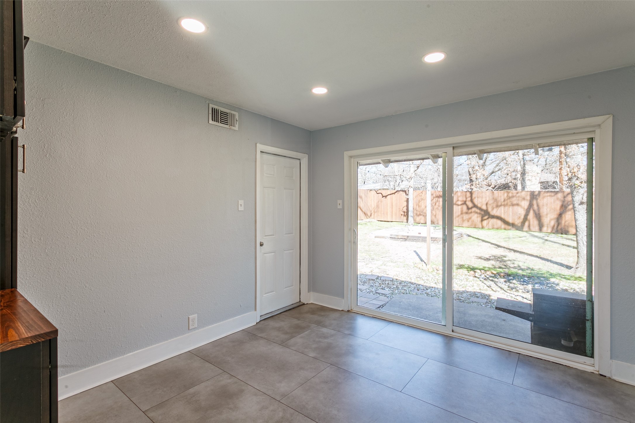 604 Oakwood Avenue Hurst TX 76053