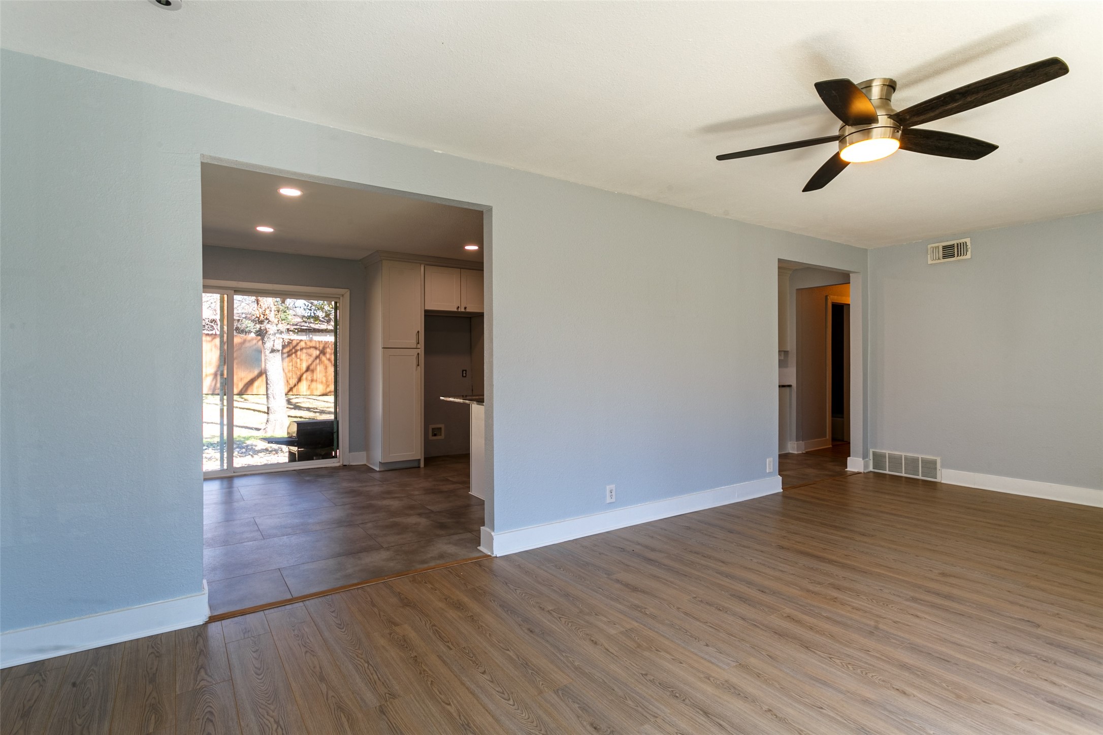 604 Oakwood Avenue Hurst TX 76053