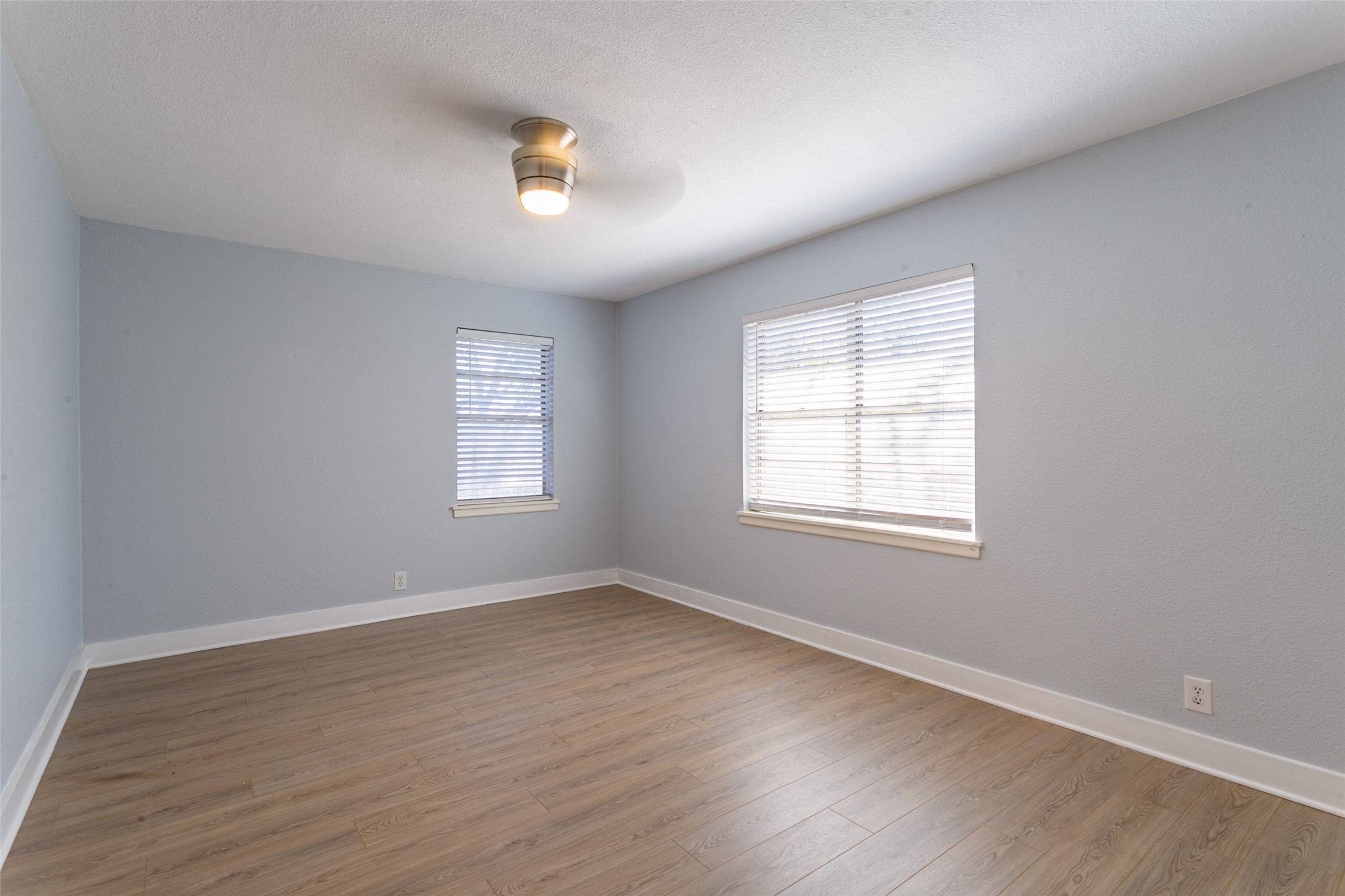 604 Oakwood Avenue Hurst TX 76053