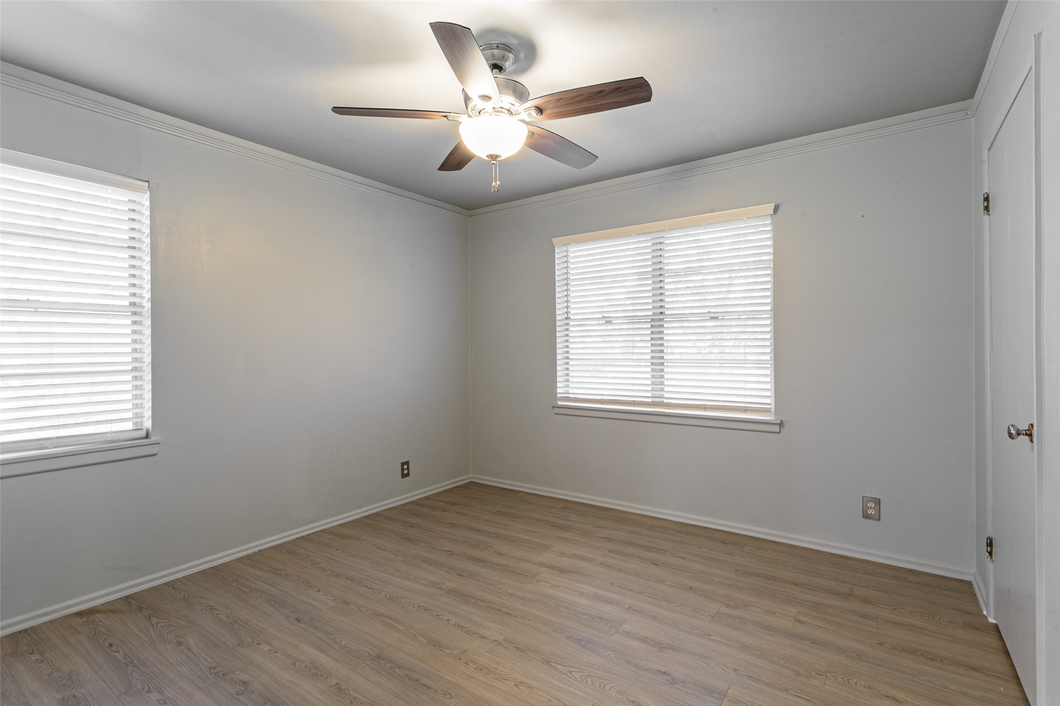 604 Oakwood Avenue Hurst TX 76053