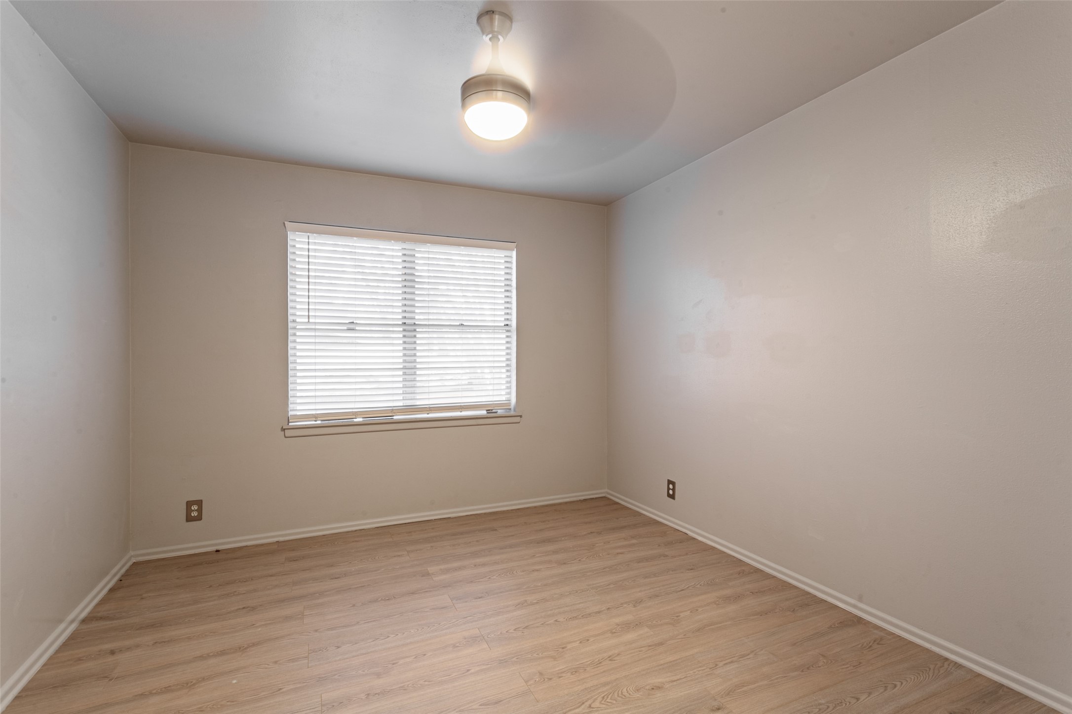 604 Oakwood Avenue Hurst TX 76053