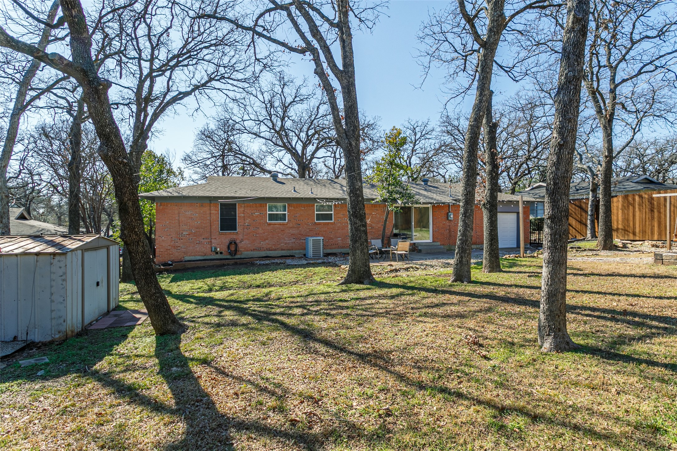 604 Oakwood Avenue Hurst TX 76053