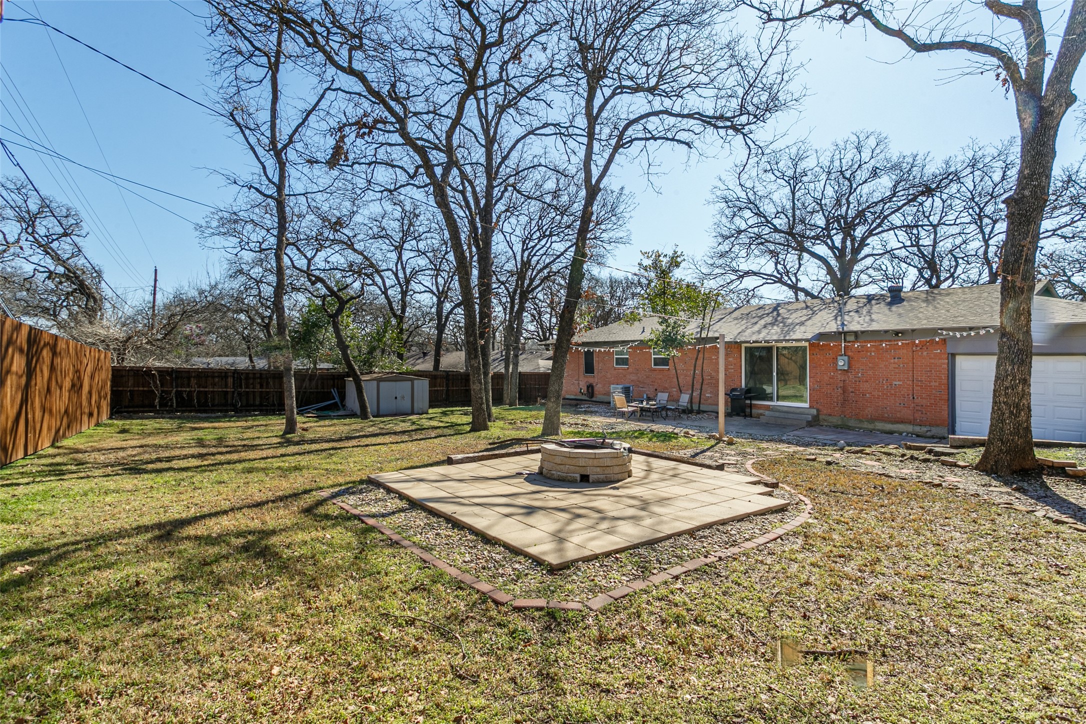 604 Oakwood Avenue Hurst TX 76053