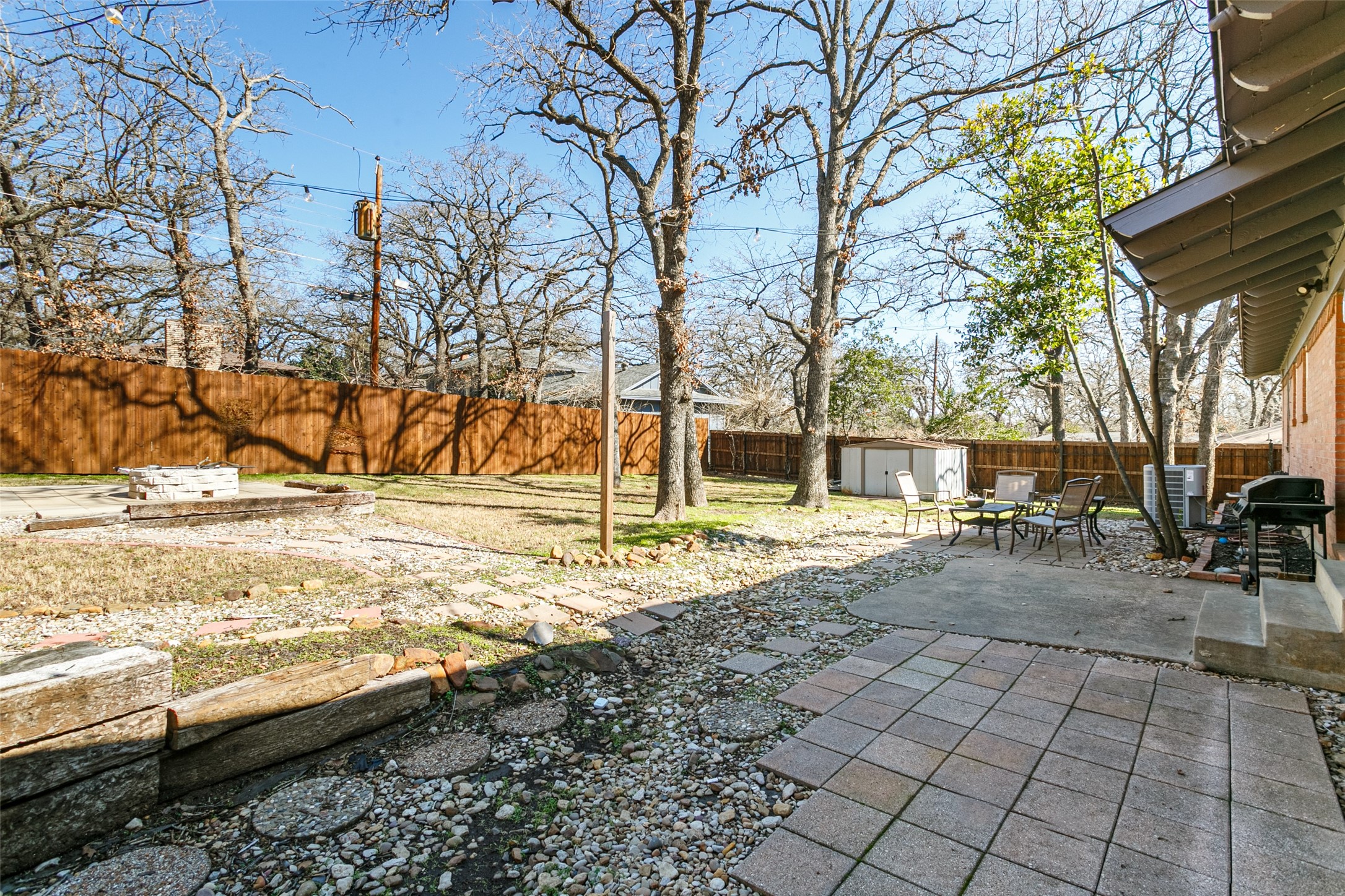 604 Oakwood Avenue Hurst TX 76053