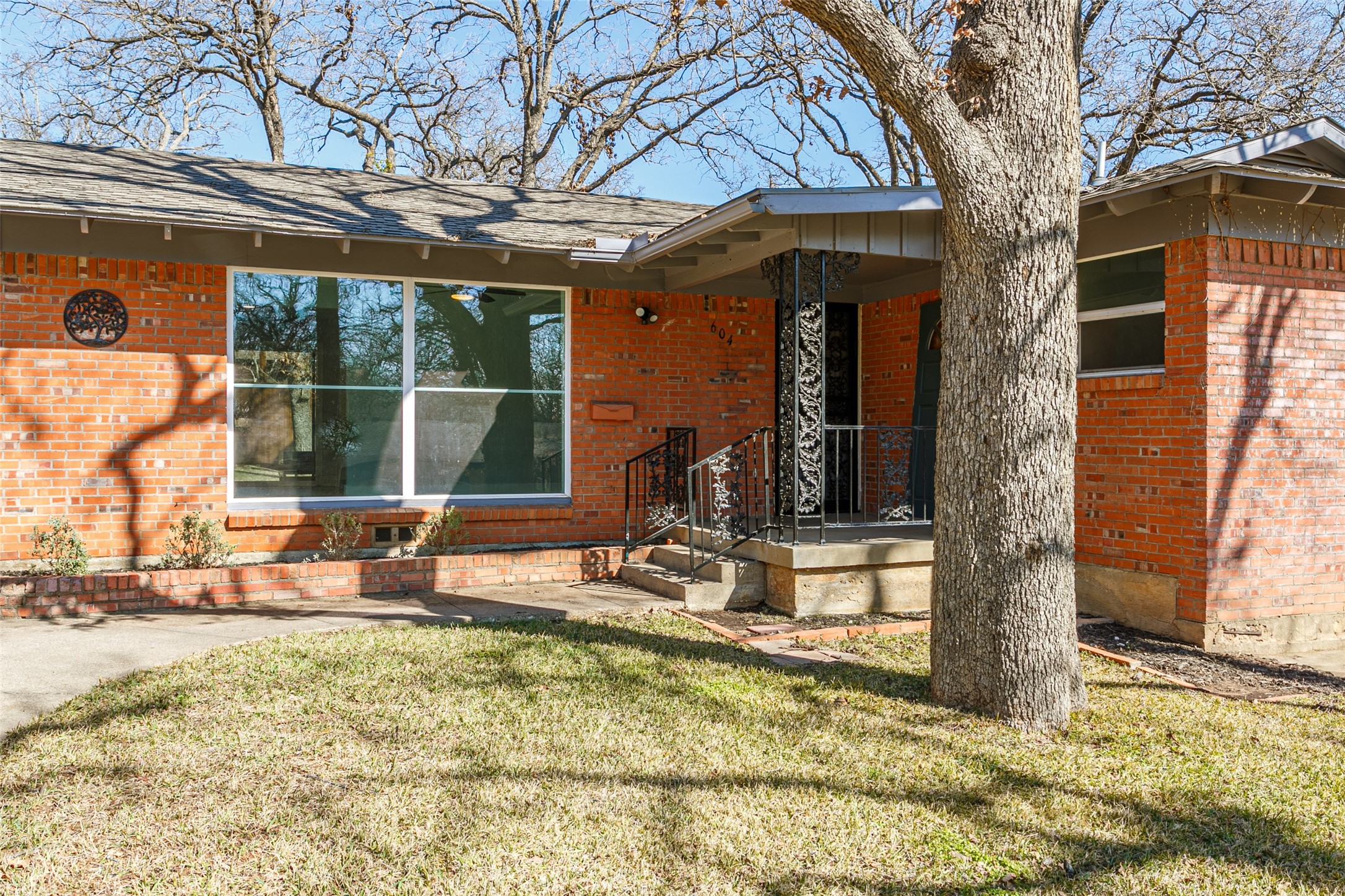 604 Oakwood Avenue Hurst TX 76053