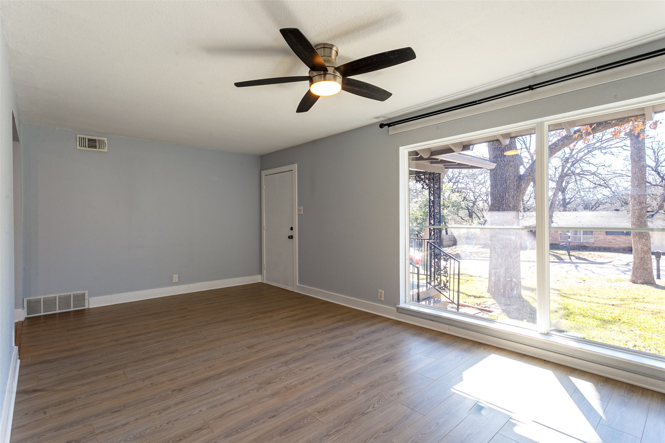 604 Oakwood Avenue Hurst TX 76053