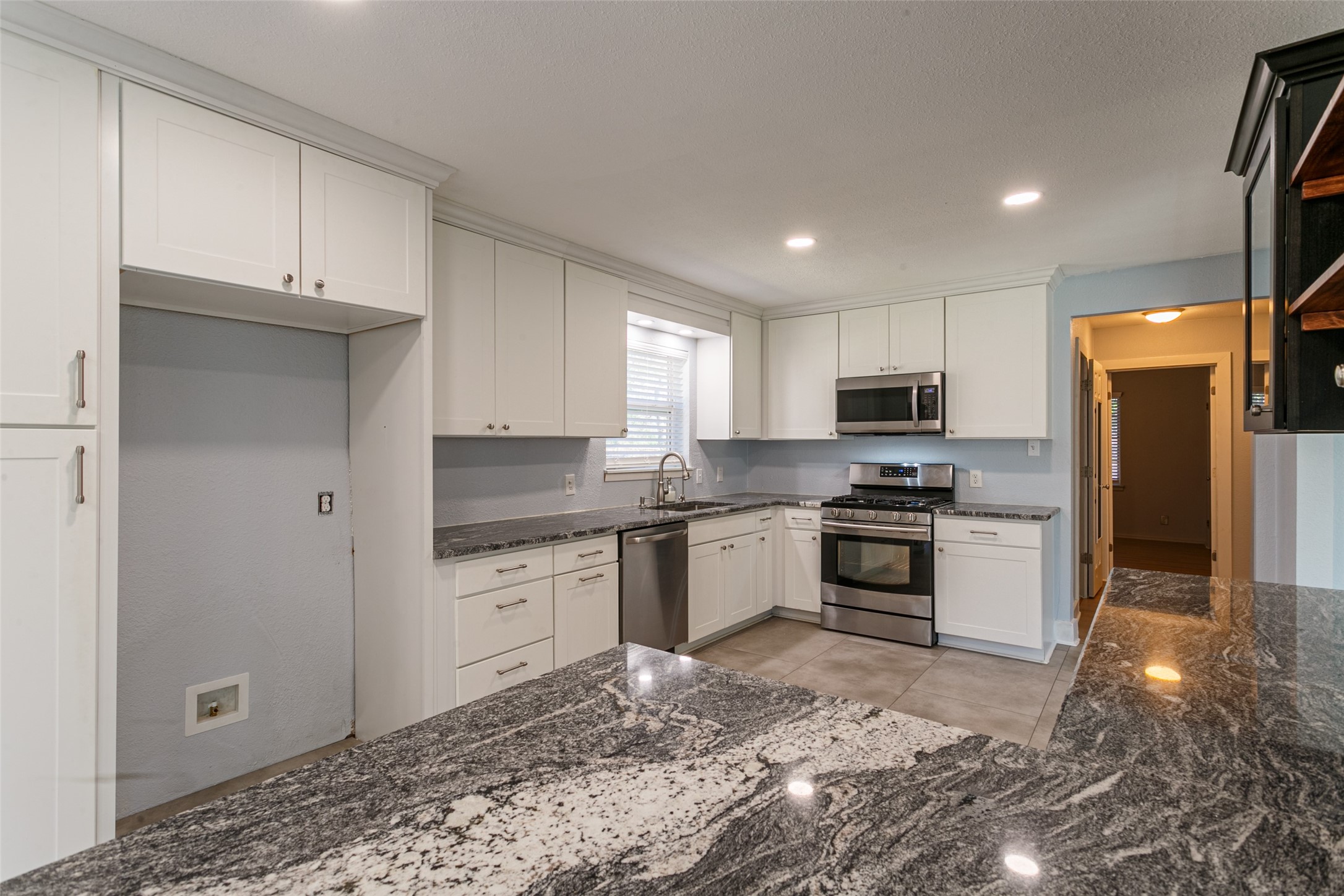 604 Oakwood Avenue Hurst TX 76053