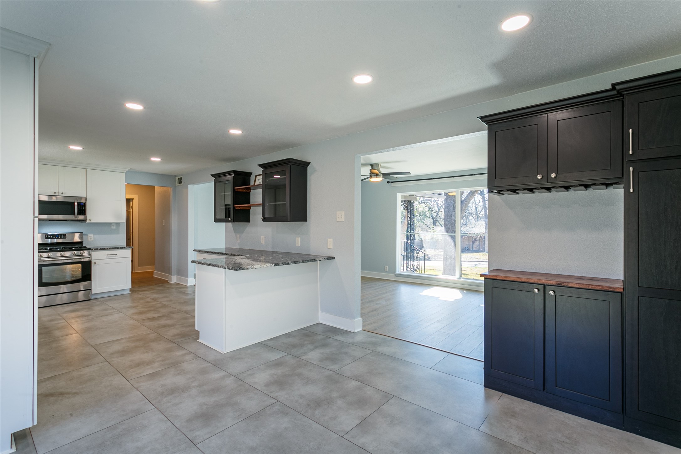 604 Oakwood Avenue Hurst TX 76053