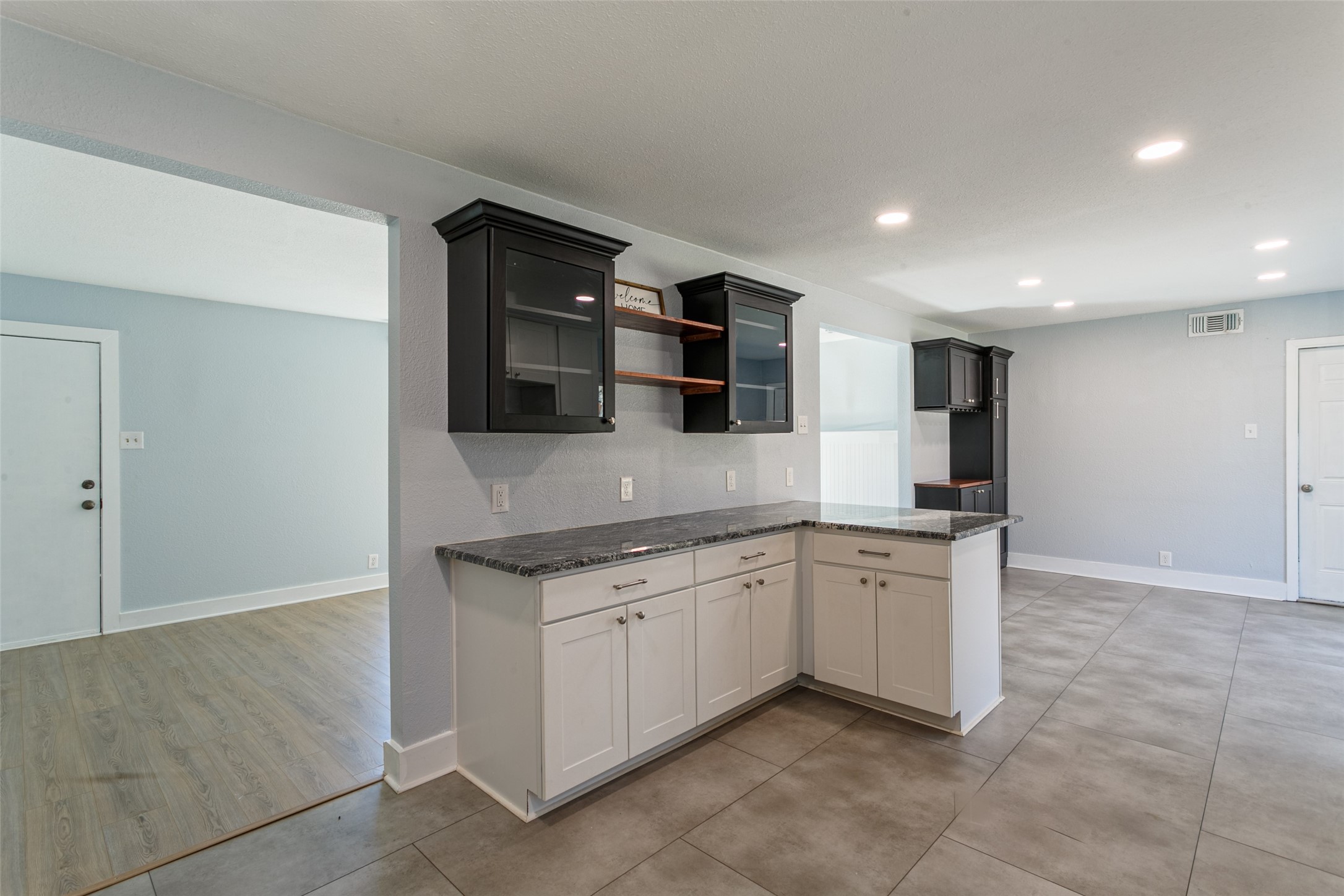 604 Oakwood Avenue Hurst TX 76053