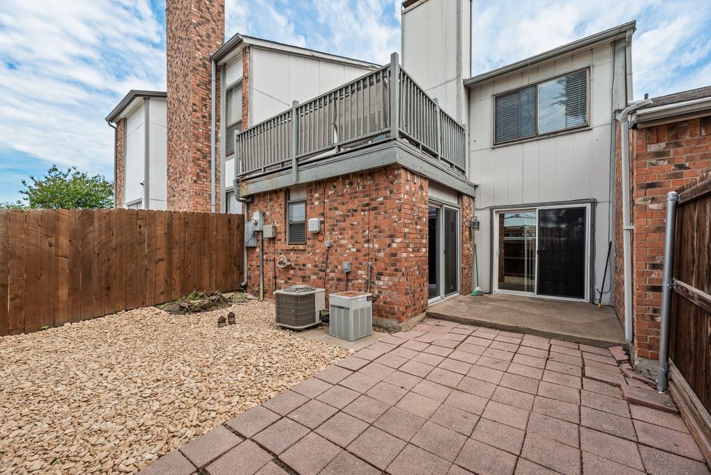 2203 Salem Drive Carrollton TX 75006