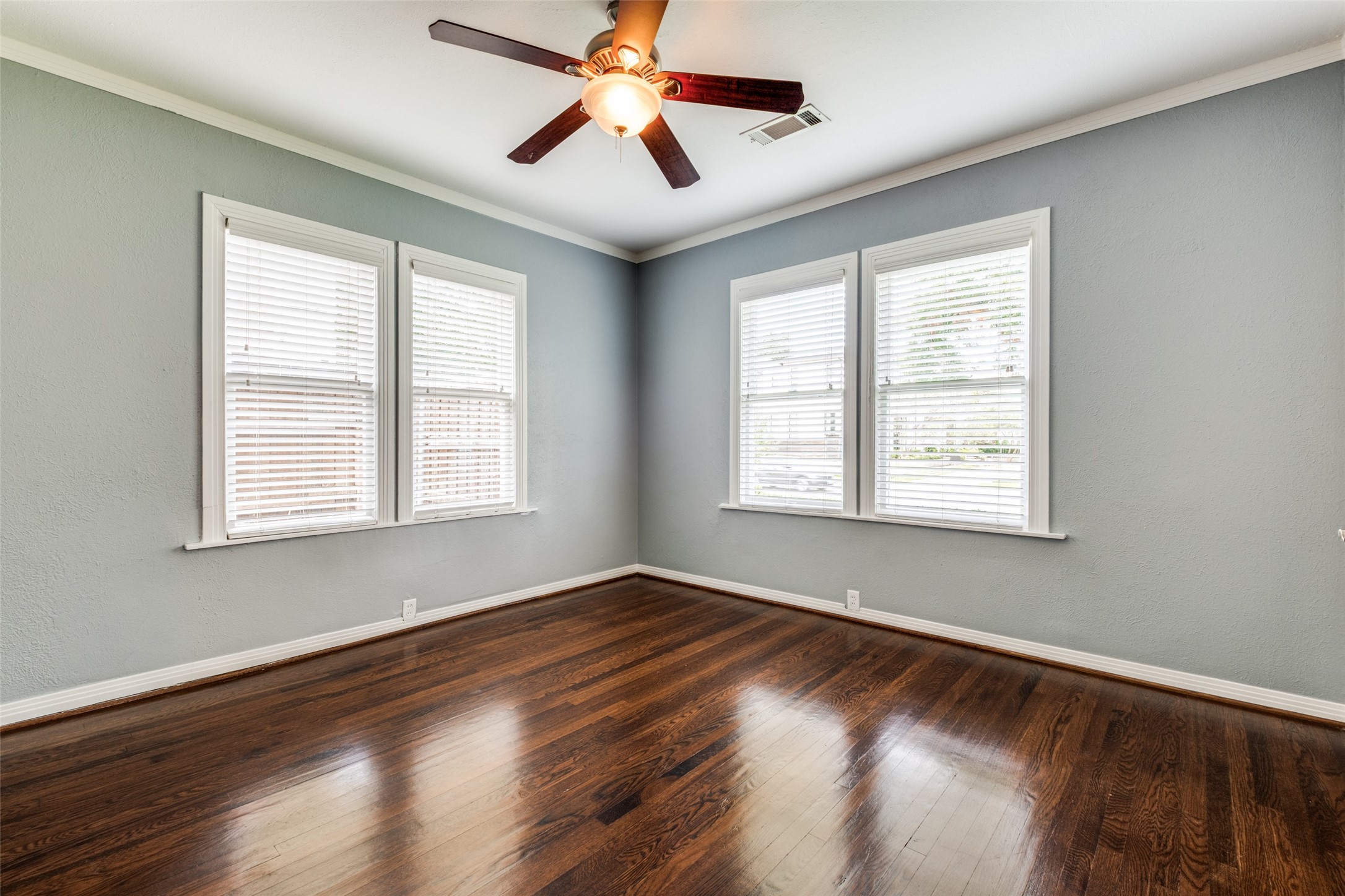 5042 Airline Road Highland Park TX 75205