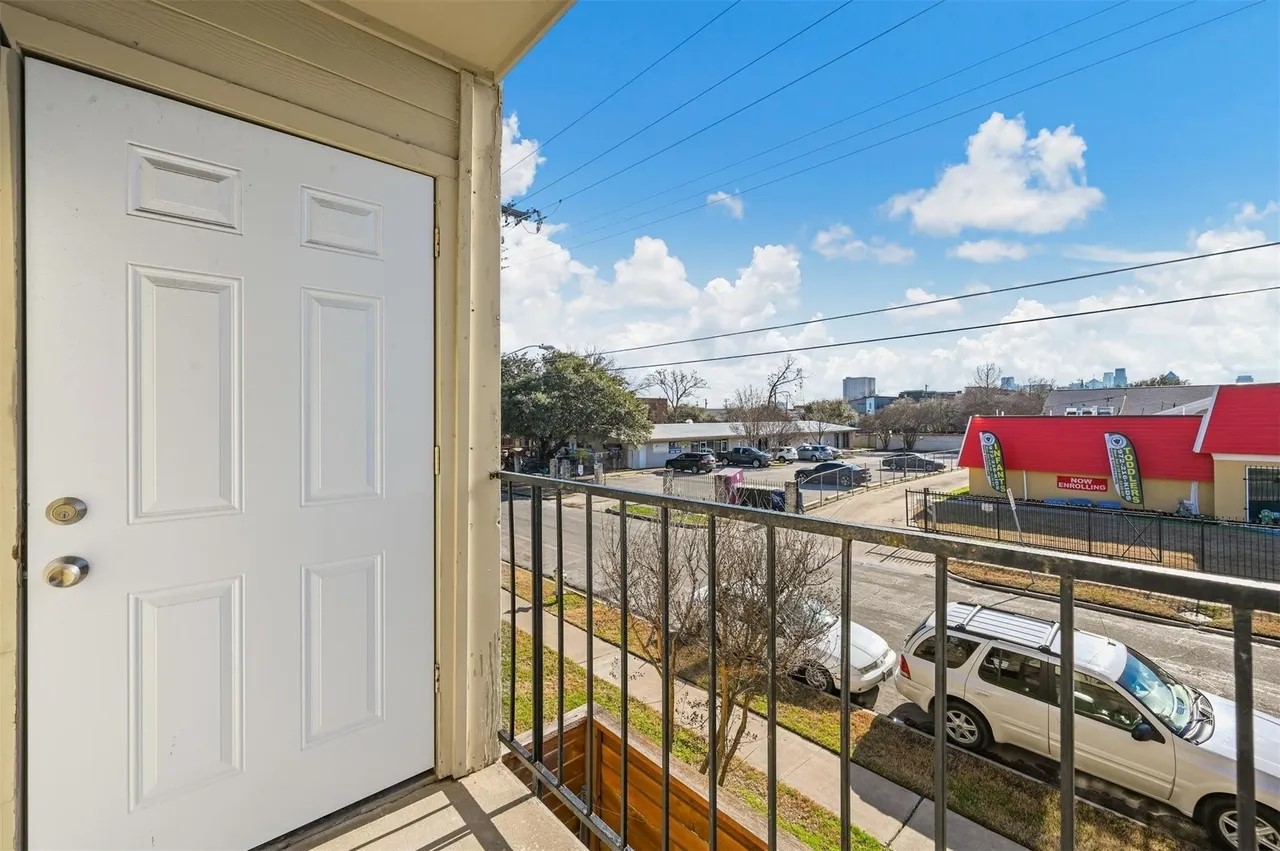 1810 N Garrett Avenue Dallas TX 75206
