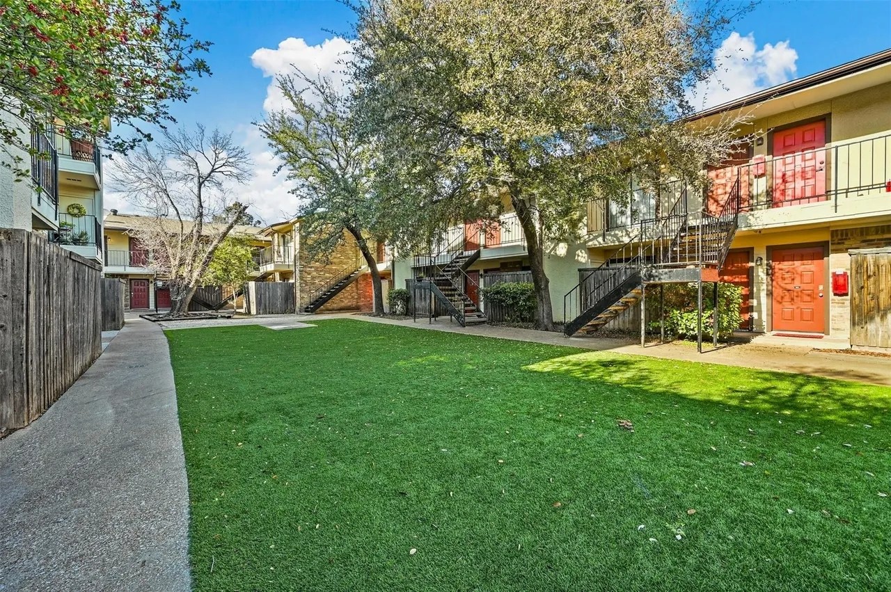 1810 N Garrett Avenue Dallas TX 75206