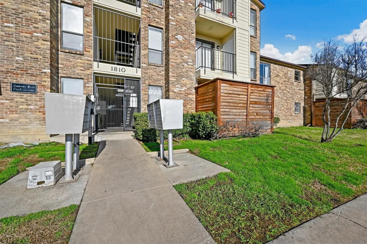 1810 N Garrett Avenue Dallas TX 75206
