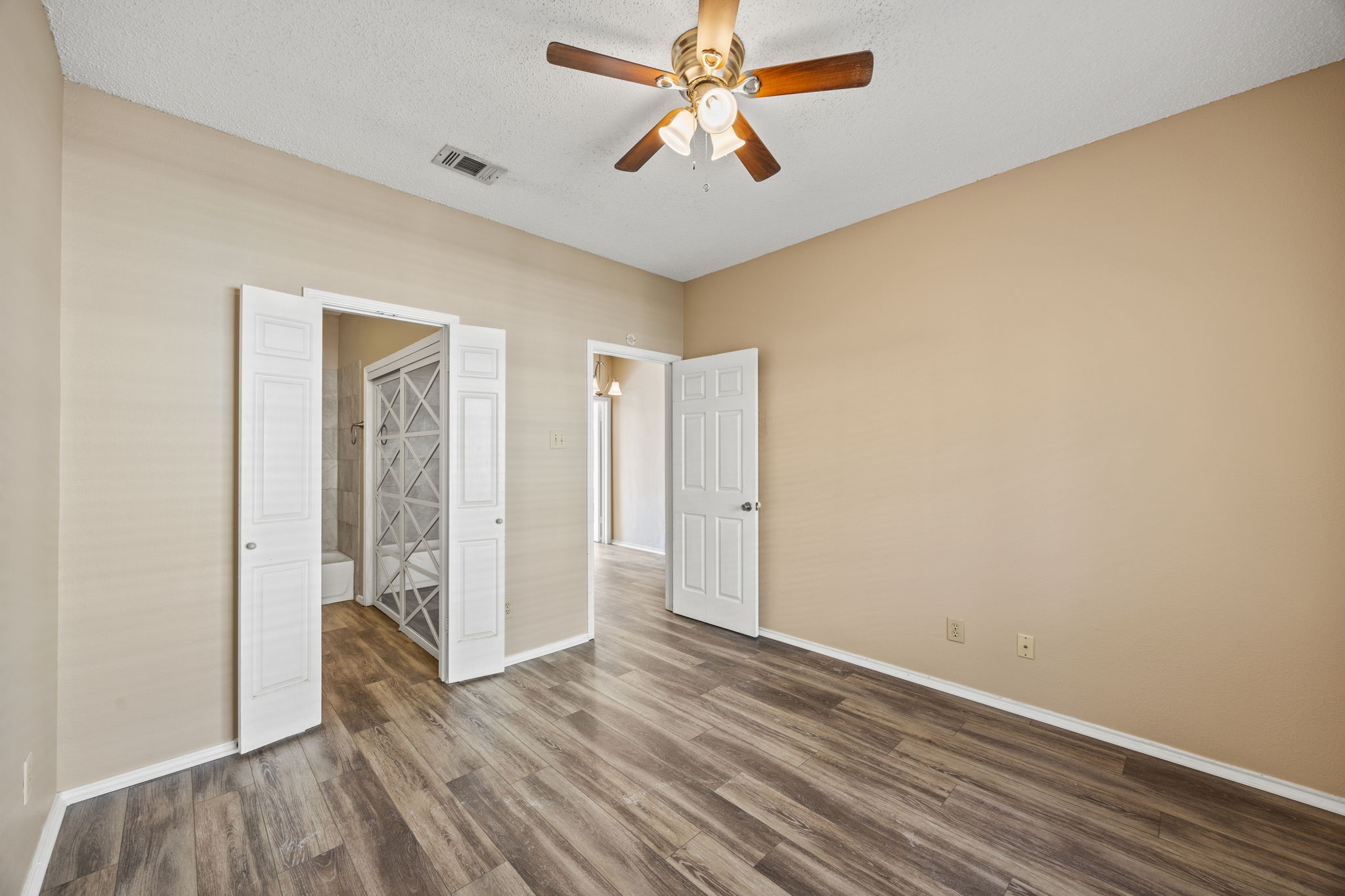 4800 W Lovers Lane Dallas TX 75209