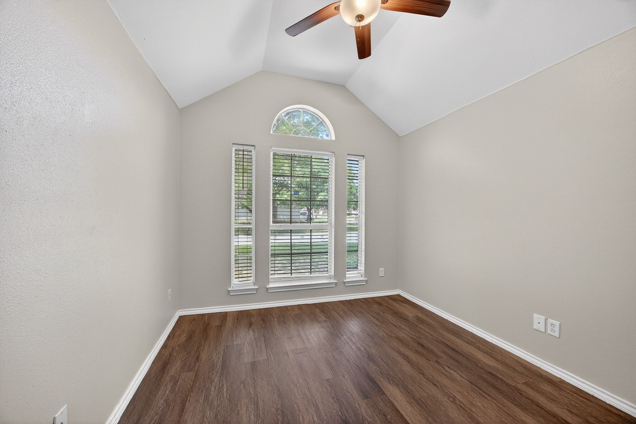 3205 Carverly Avenue Fort Worth TX 76119