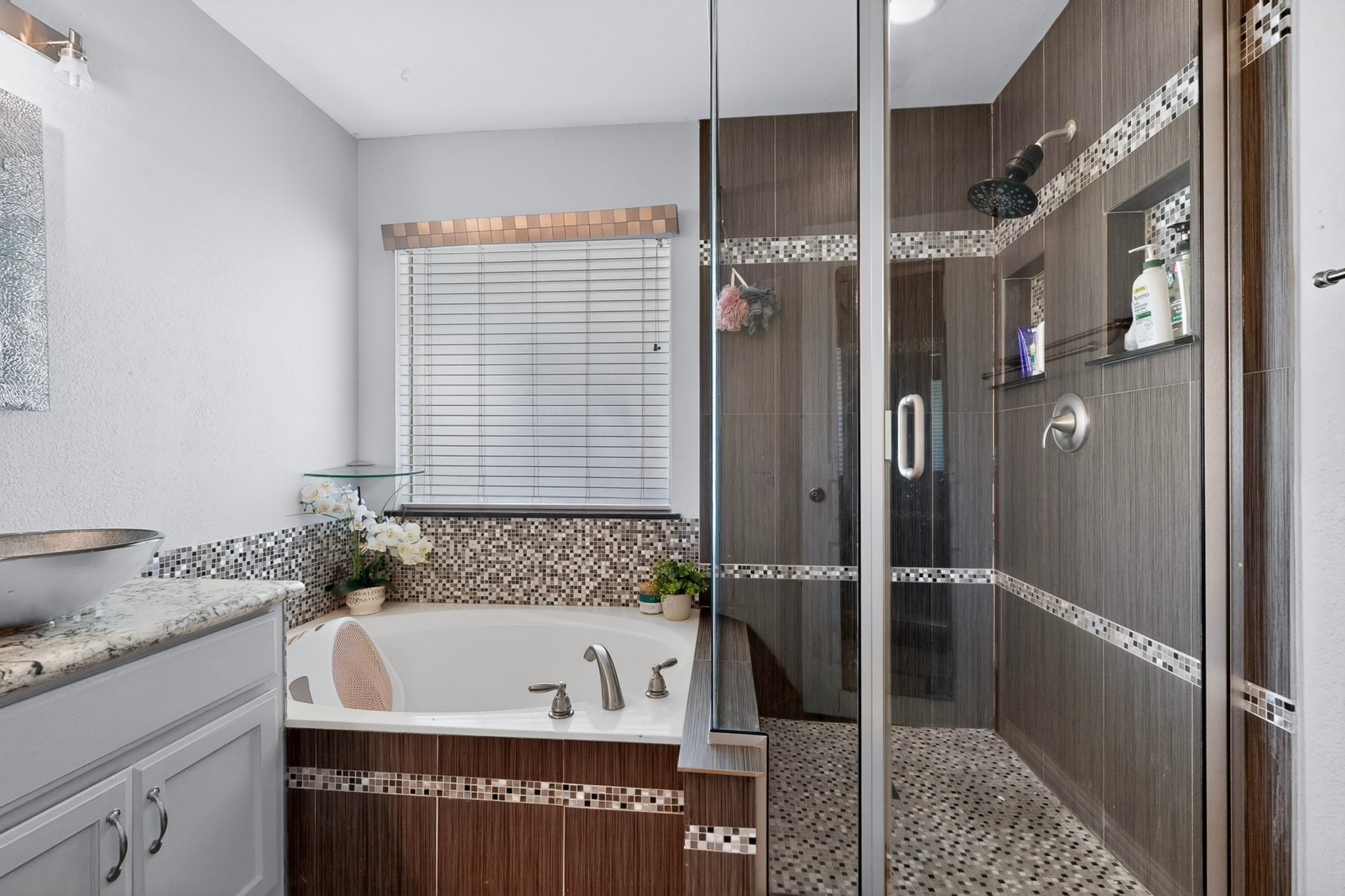 1901 Bentwood Court Grapevine TX 76051