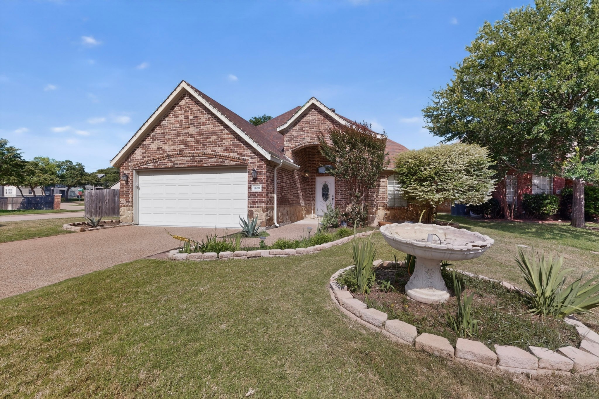 1901 Bentwood Court Grapevine TX 76051