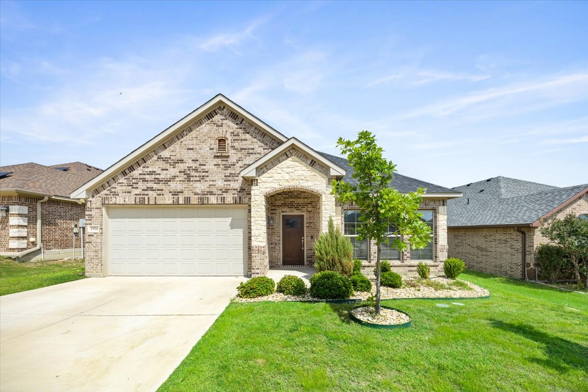 1916 Town Creek Circle Weatherford TX 76086