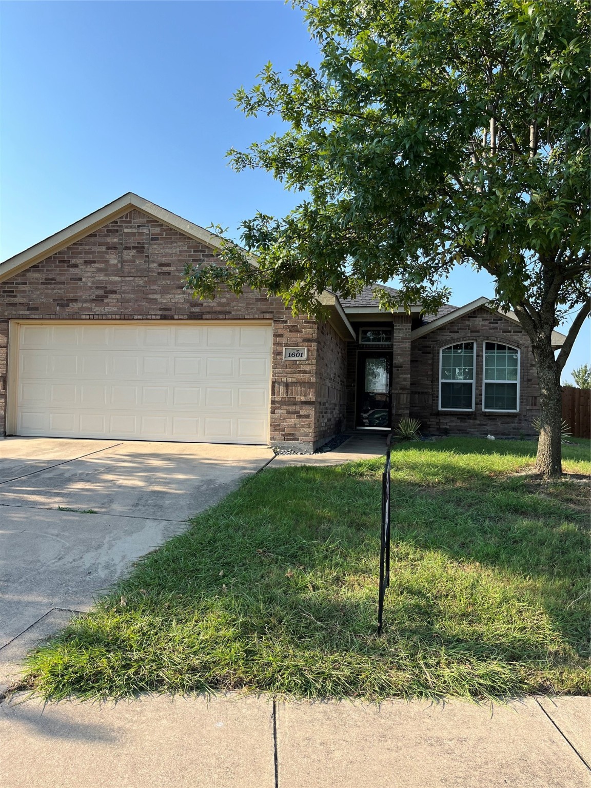1601 Country Hills Waxahachie TX 75165