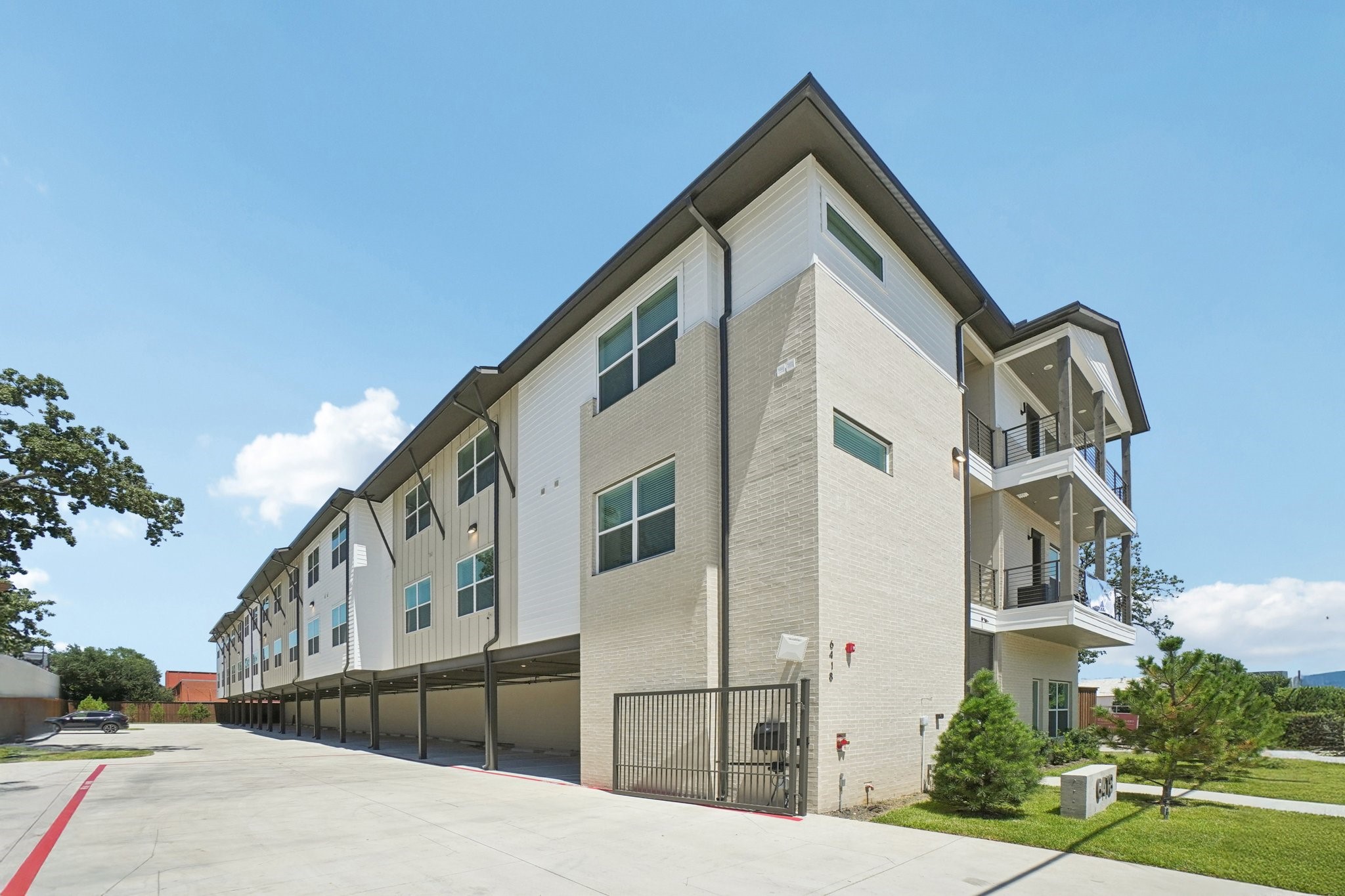 6418 Maple Avenue Dallas TX 75235