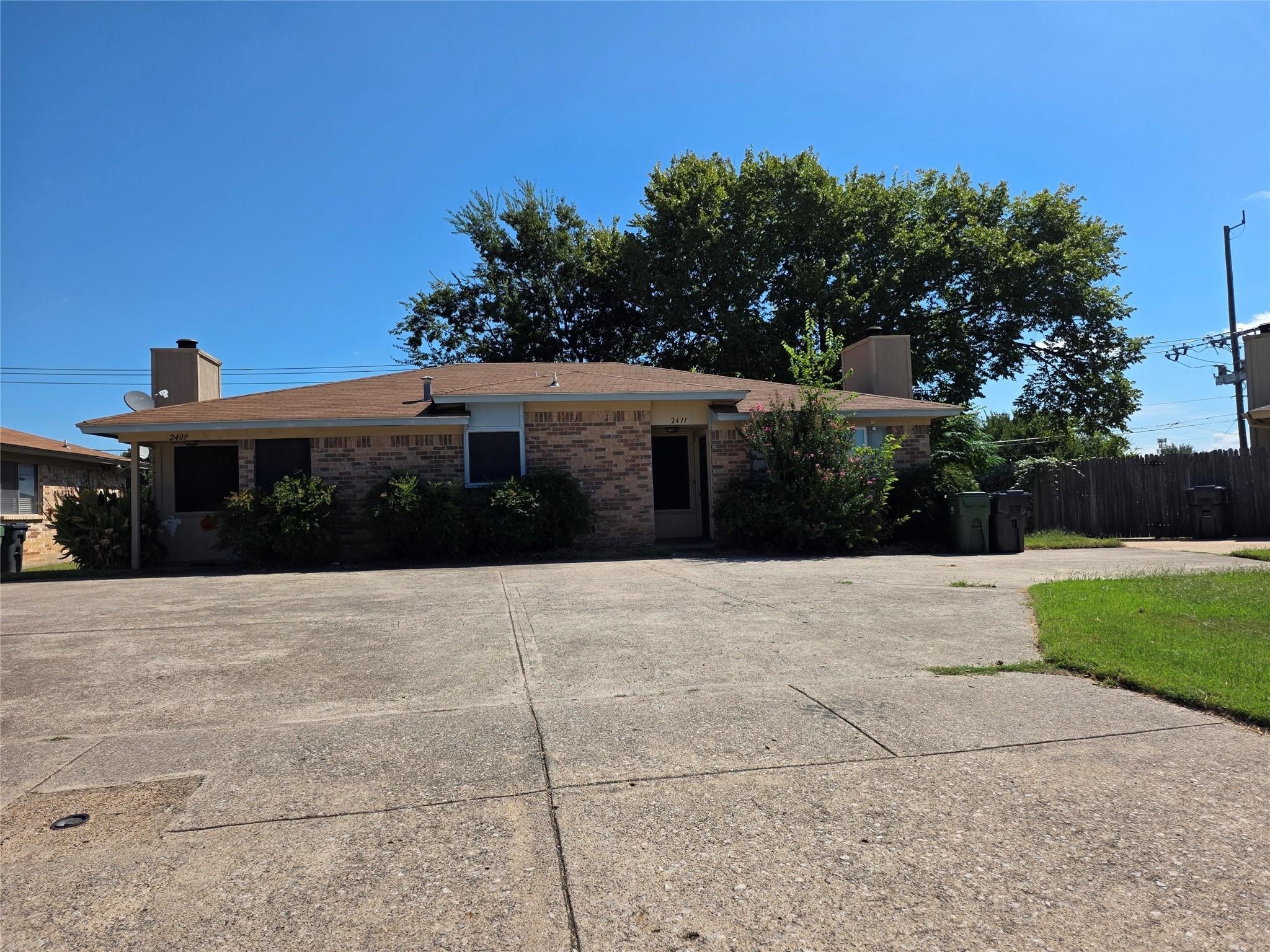 2409 Springmont Court Arlington TX 76012