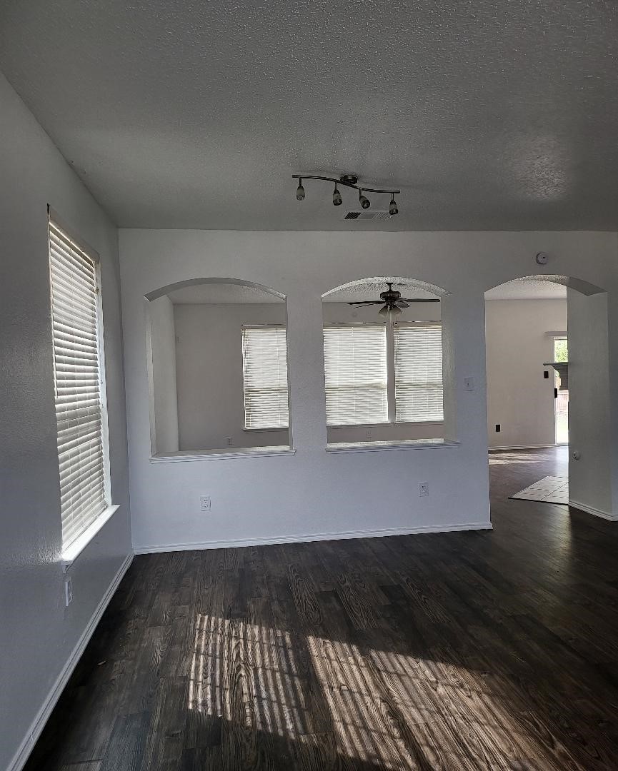 513 Pineview Lane Fort Worth TX 76140