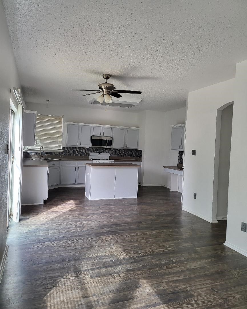 513 Pineview Lane Fort Worth TX 76140