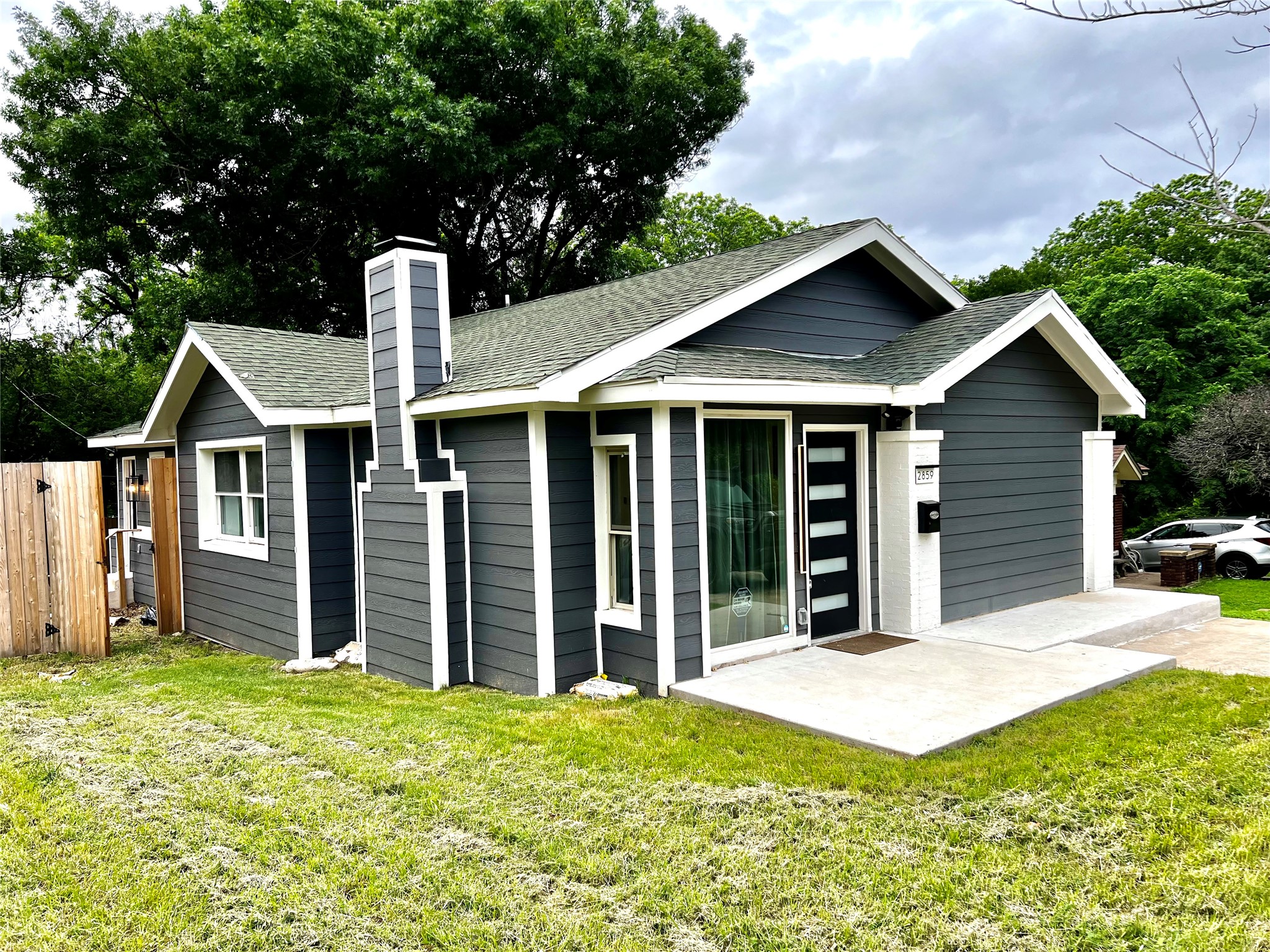 2859 W Brooklyn Avenue Dallas TX 75211
