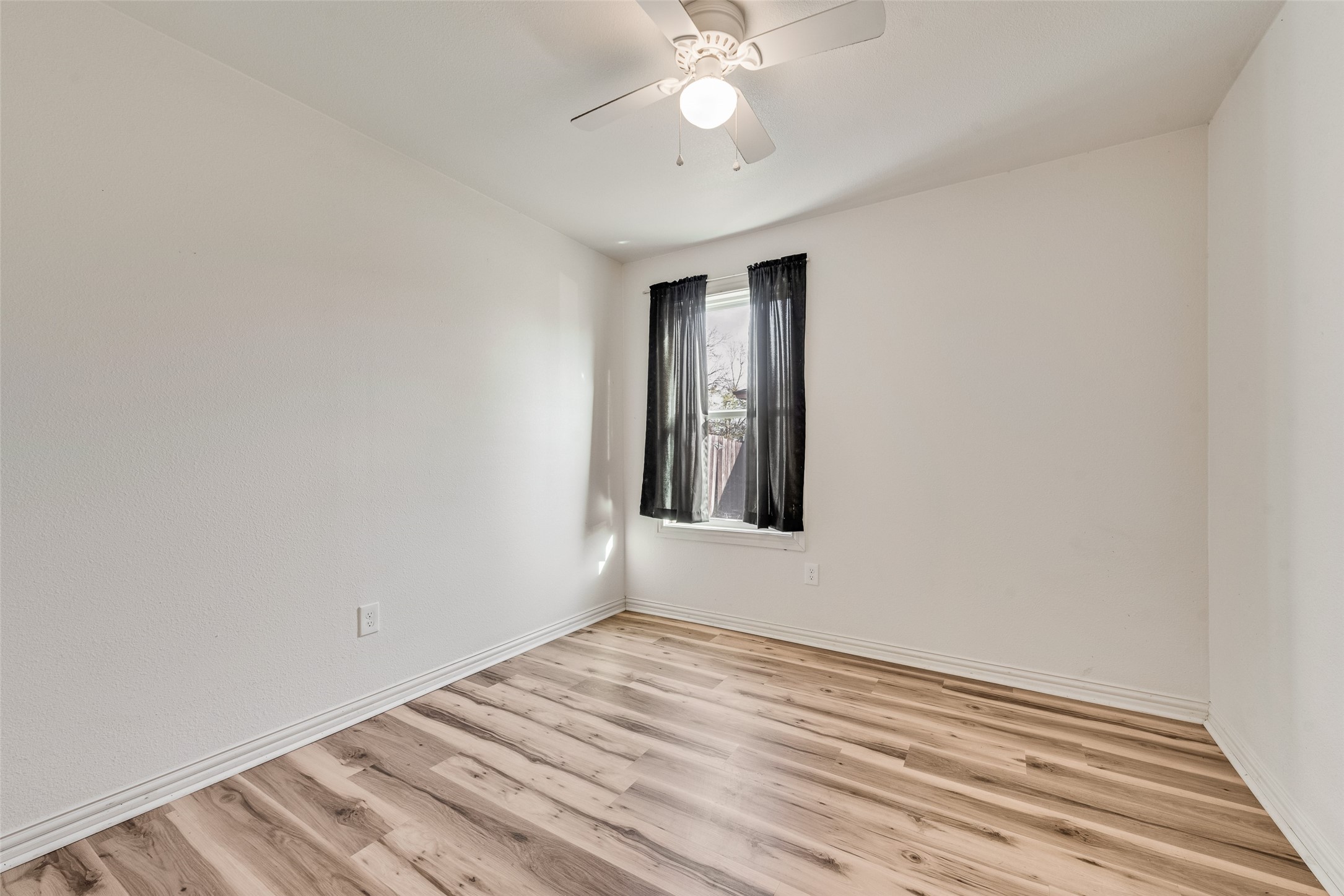 1303 S Medora Street Terrell TX 75160
