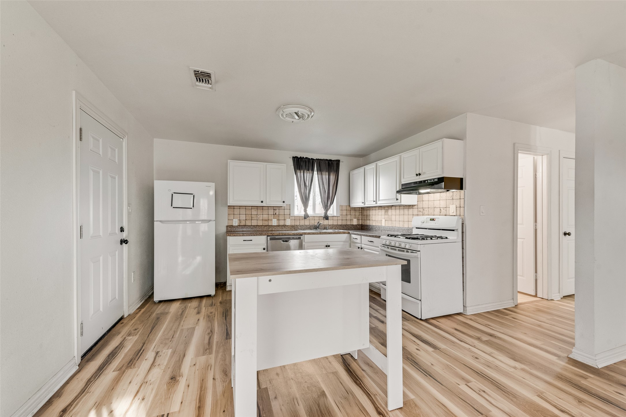 1303 S Medora Street Terrell TX 75160
