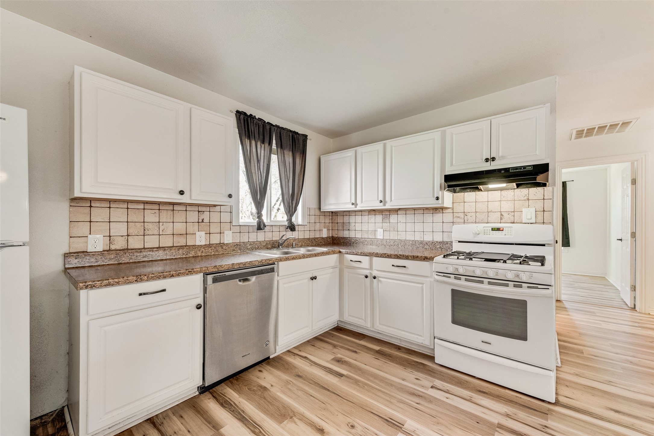 1303 S Medora Street Terrell TX 75160