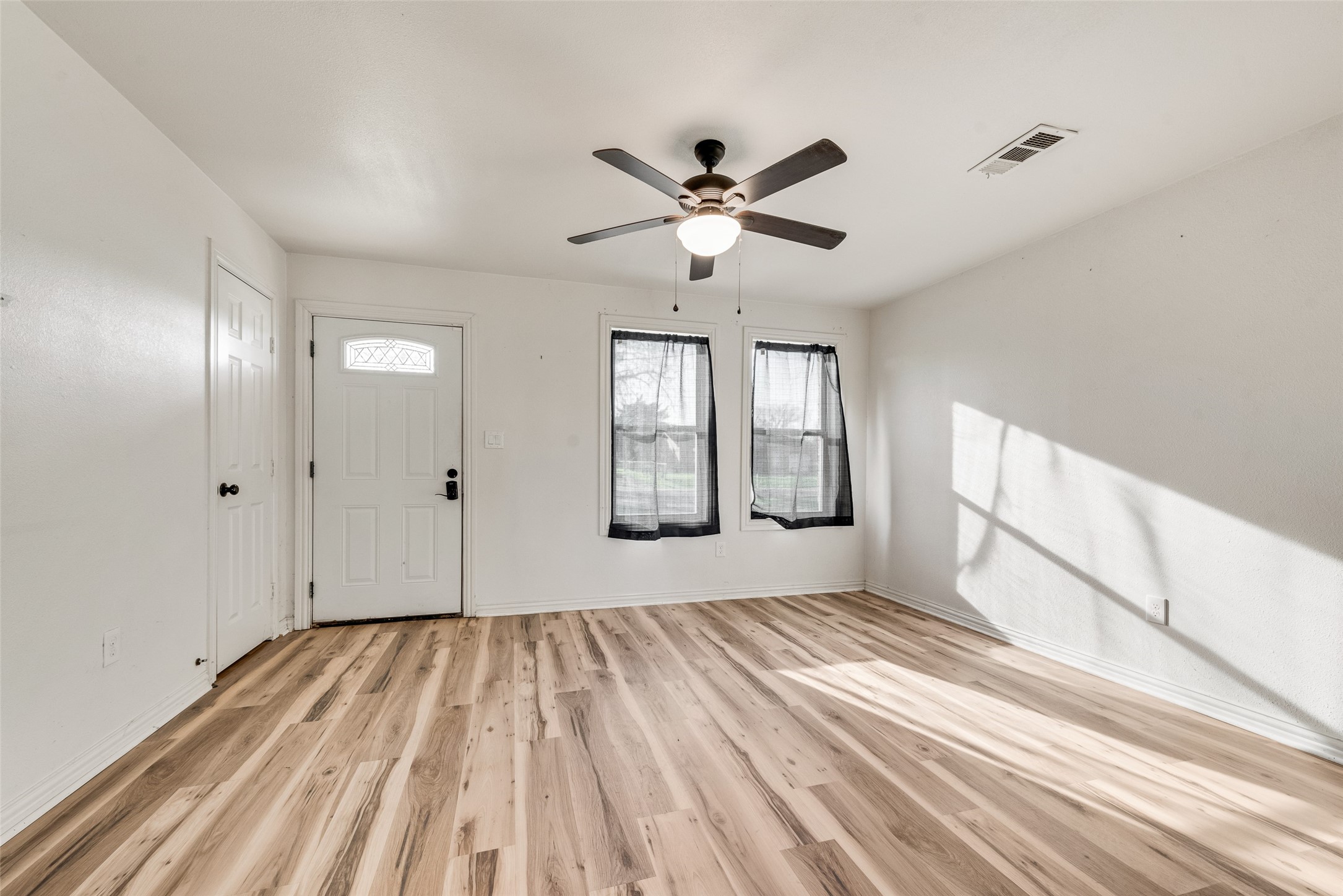 1303 S Medora Street Terrell TX 75160