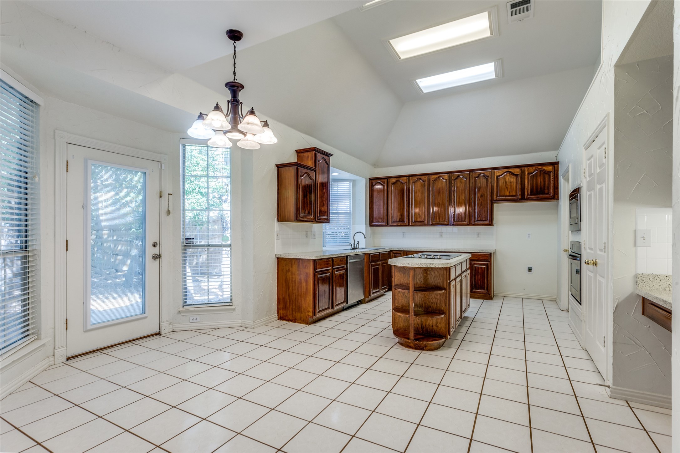 2021 Broadleaf Drive Arlington TX 76001