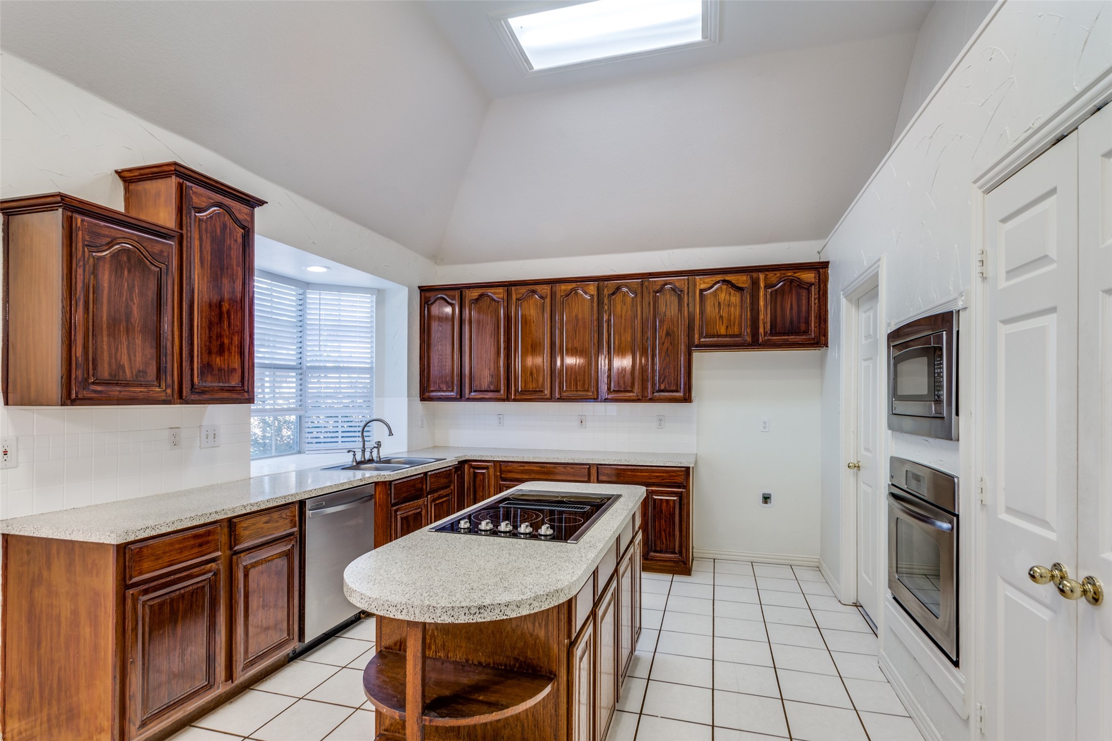 2021 Broadleaf Drive Arlington TX 76001