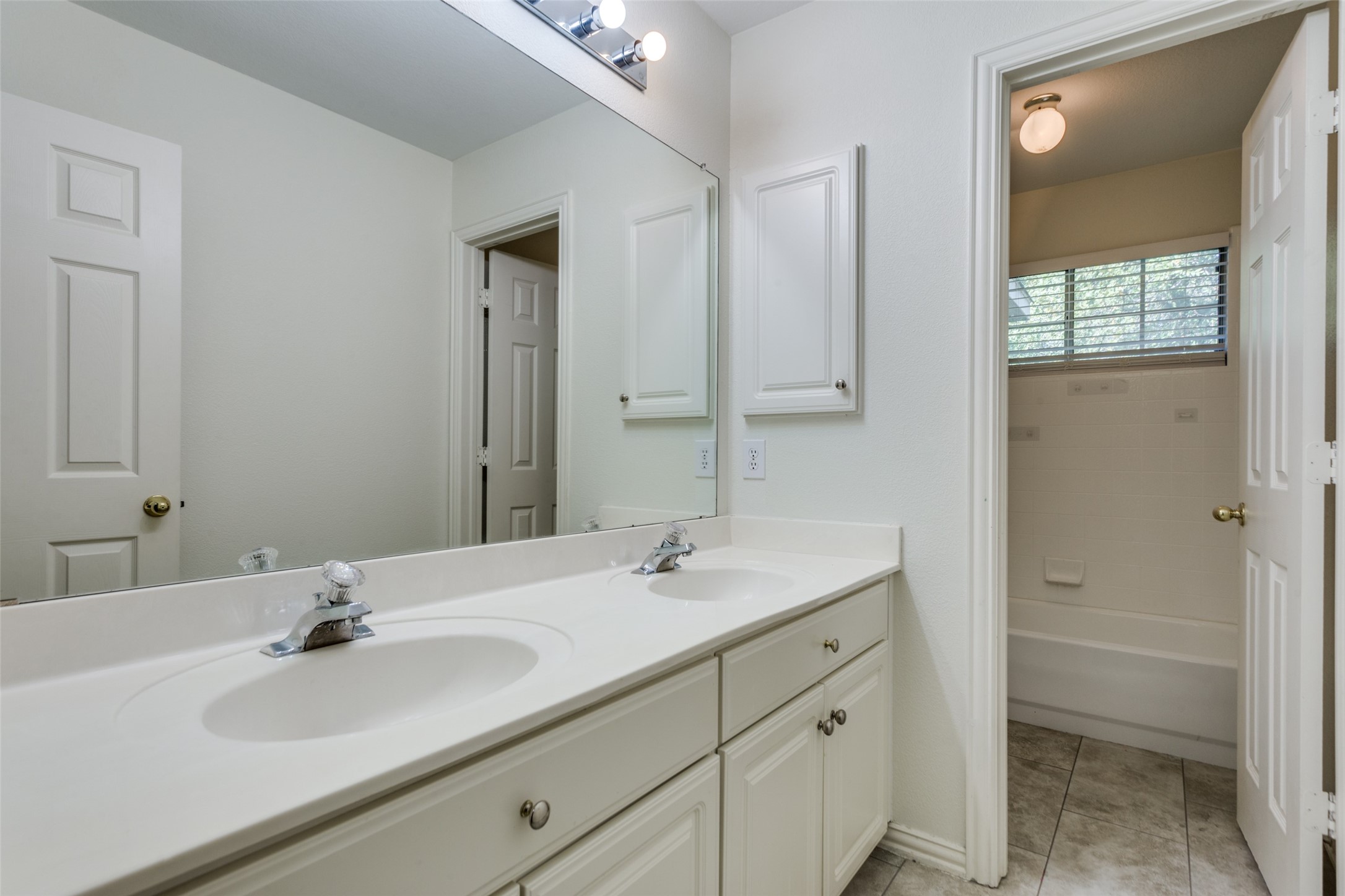 2021 Broadleaf Drive Arlington TX 76001