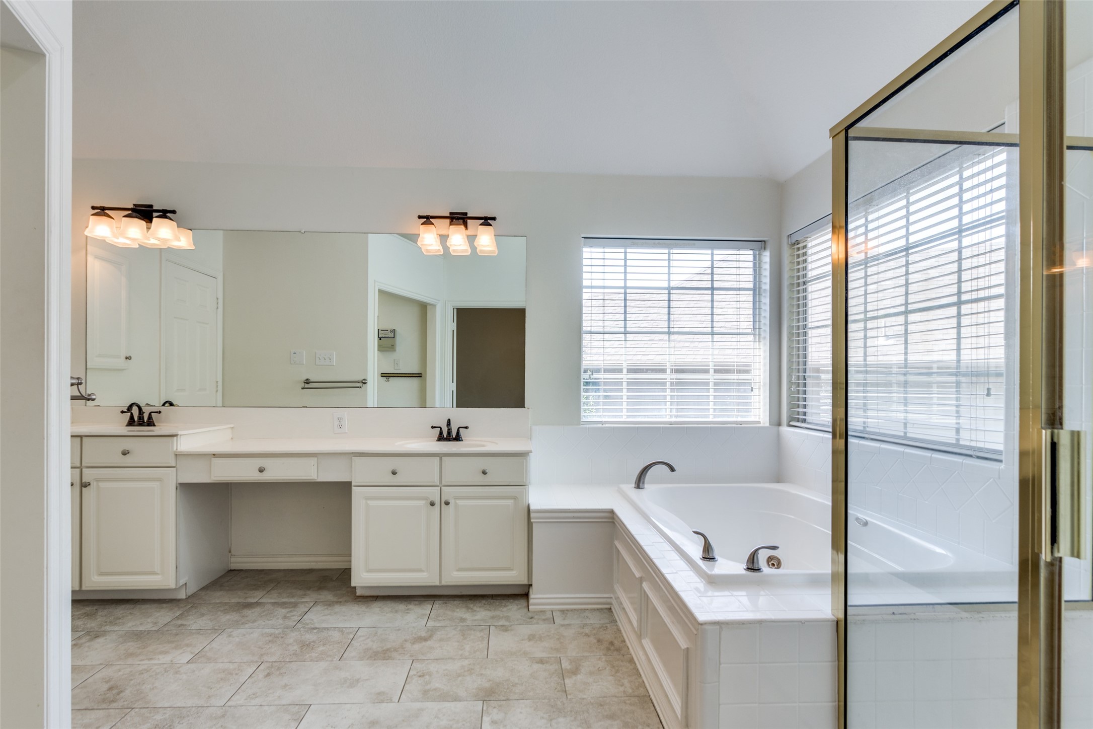 2021 Broadleaf Drive Arlington TX 76001