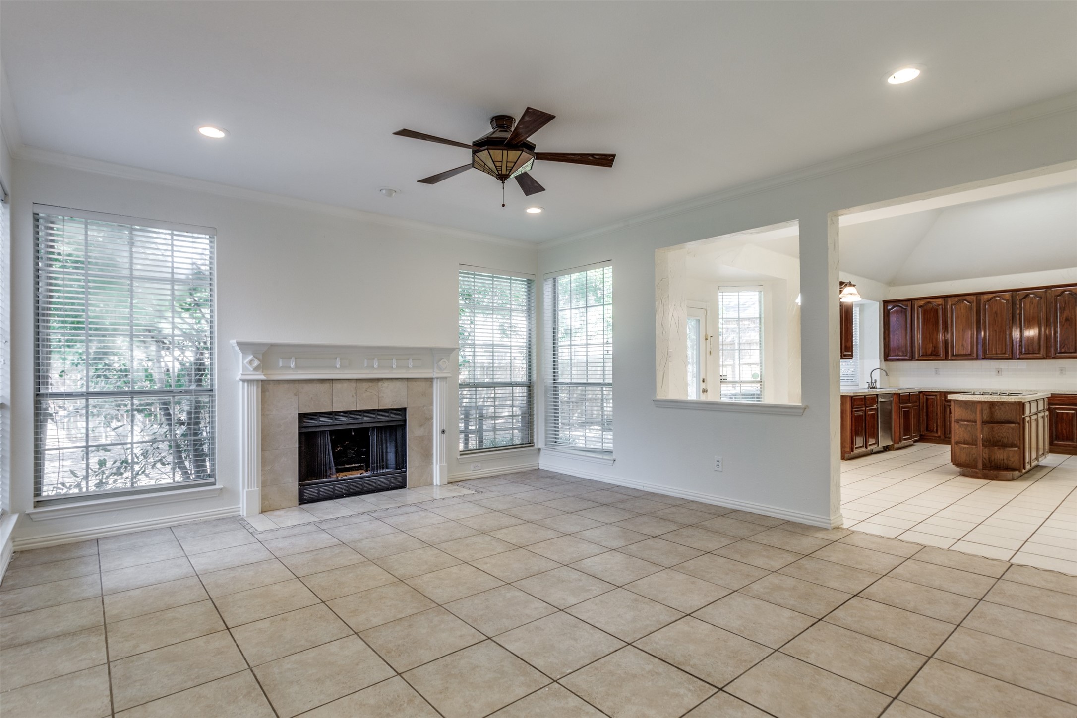 2021 Broadleaf Drive Arlington TX 76001