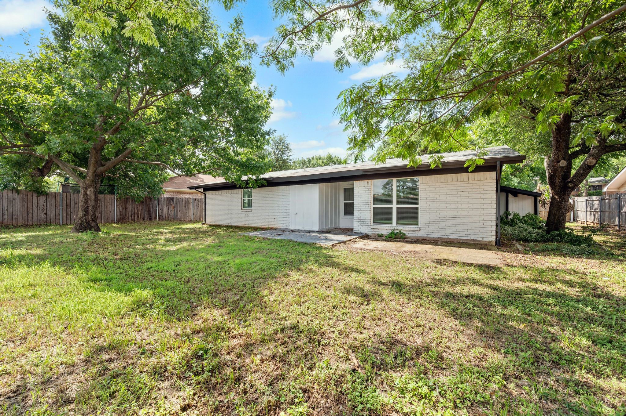 840 Edgehill Drive Hurst TX 76053