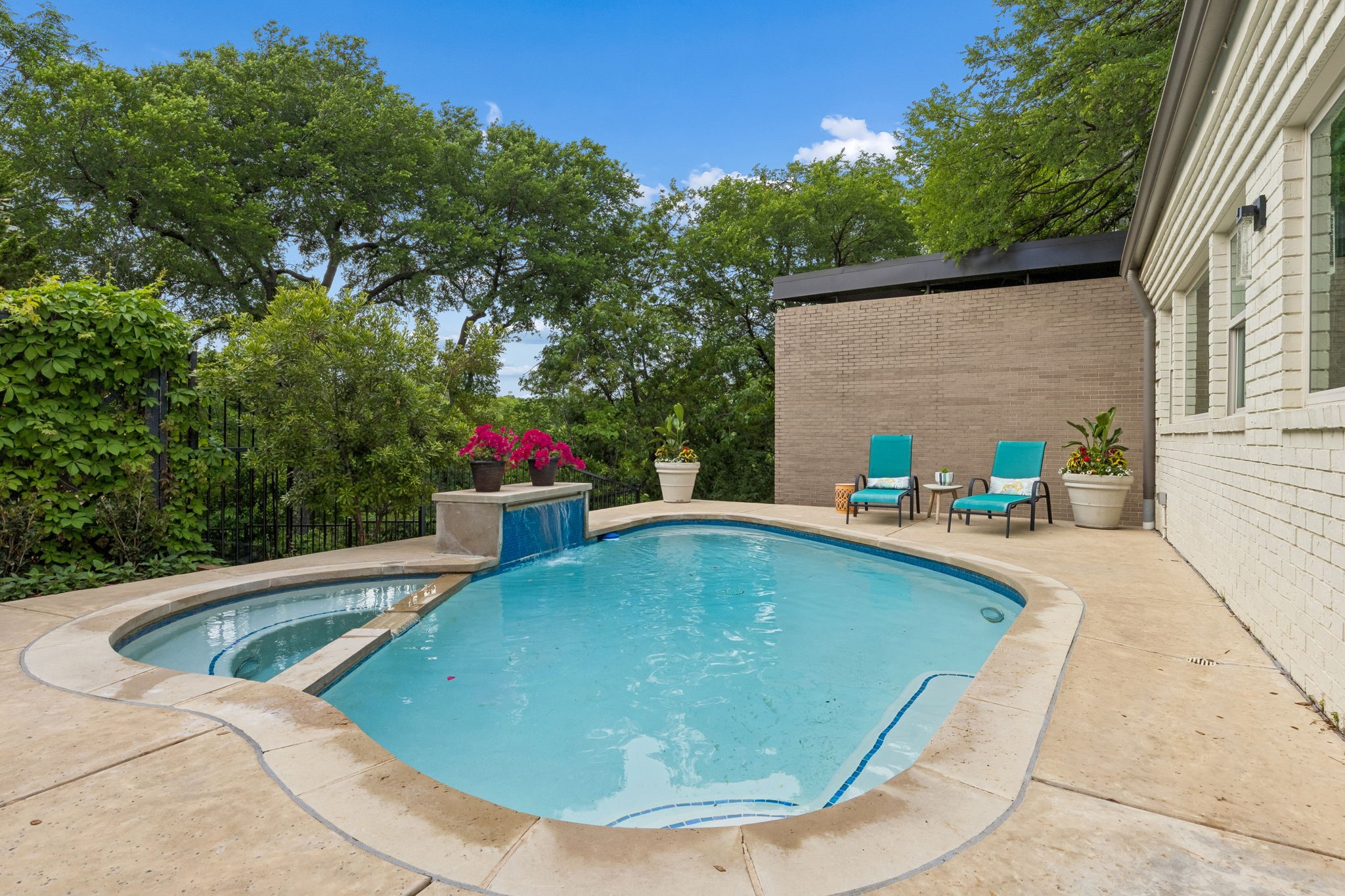 2001 Saint Charles Place Fort Worth TX 76107