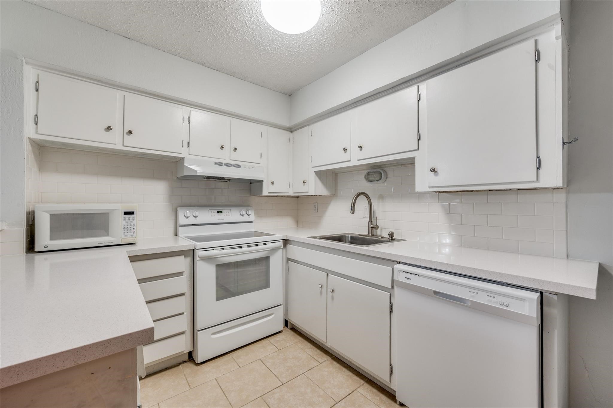 5323 Fleetwood Oaks Avenue Dallas TX 75235