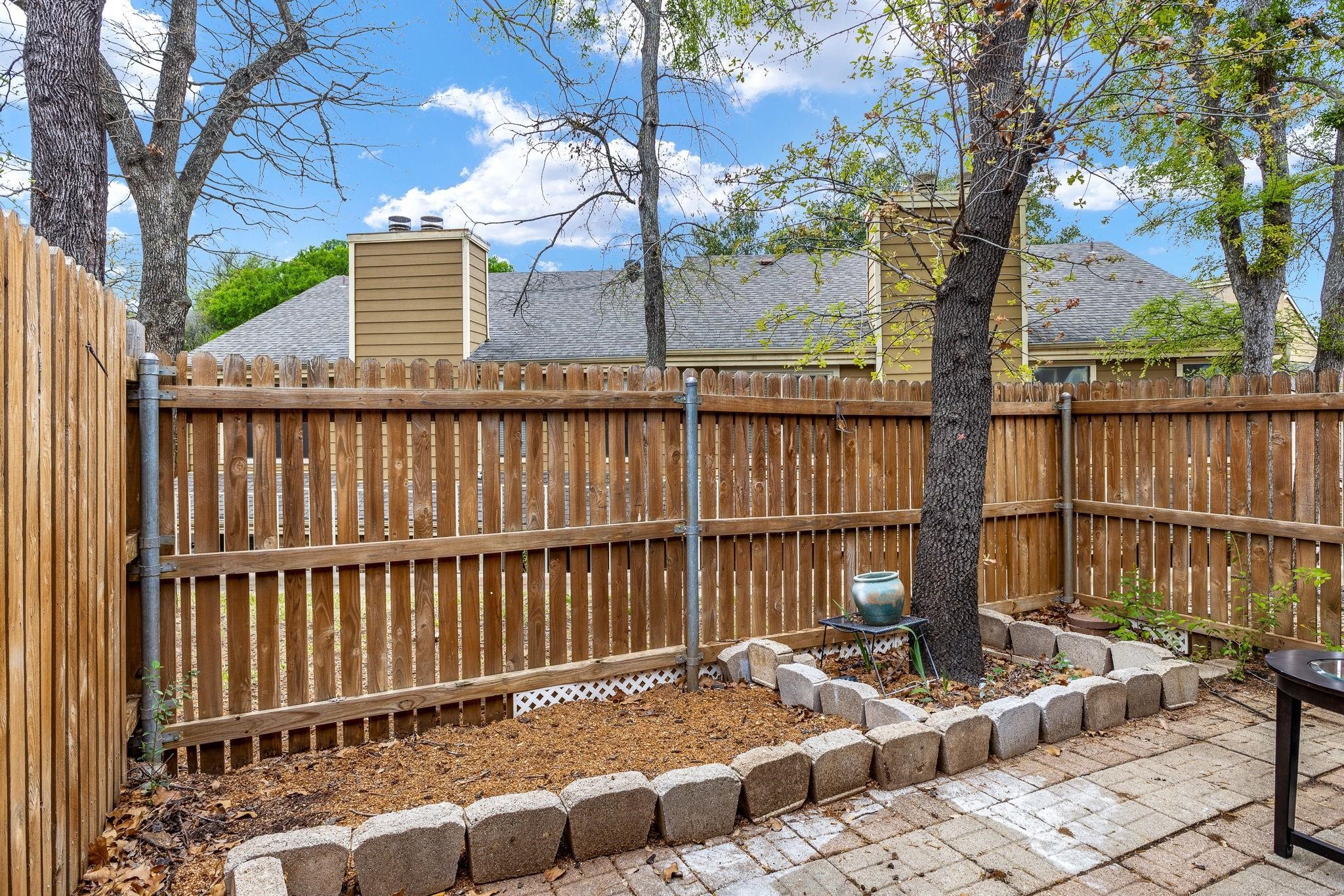 2101 Park Willow Lane Arlington TX 76011