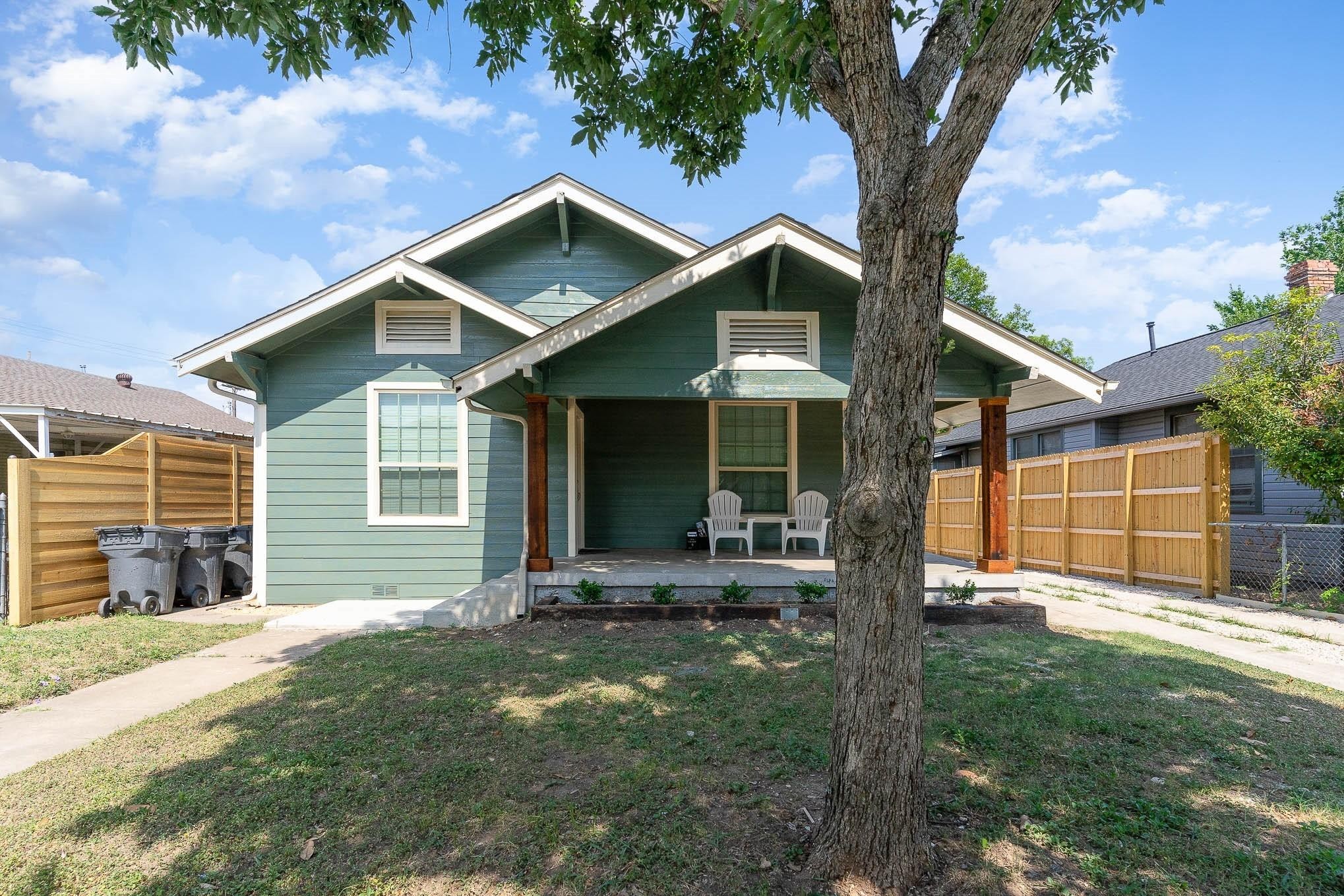 1030 N Bishop Avenue Dallas TX 75208