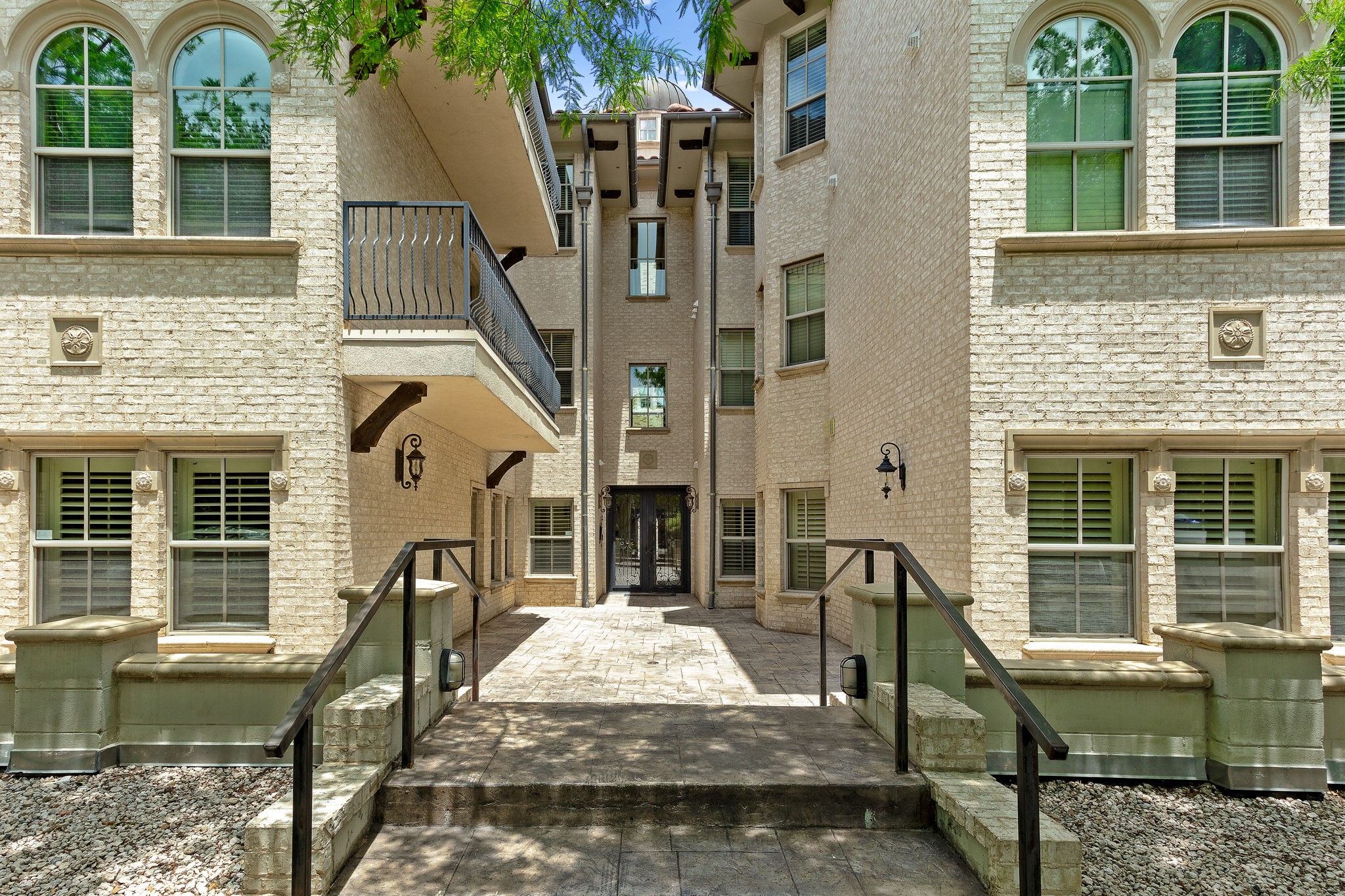 5801 Hillcrest Avenue University Park TX 75205