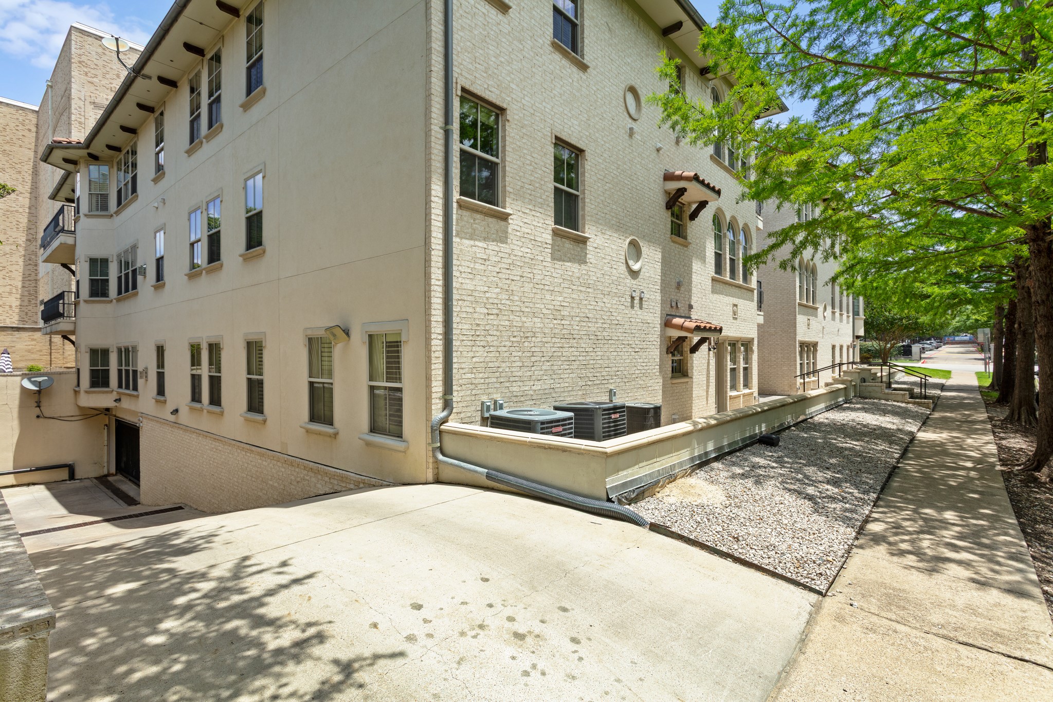 5801 Hillcrest Avenue University Park TX 75205