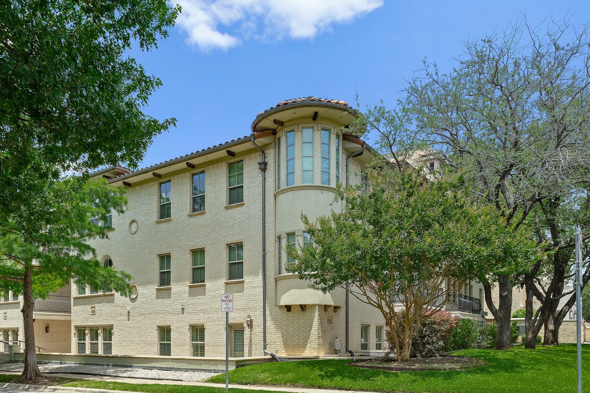 5801 Hillcrest Avenue University Park TX 75205