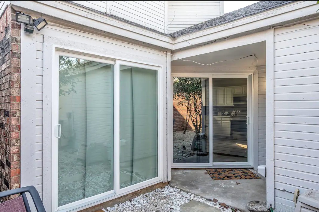 2943 S Bend Drive Dallas TX 75229