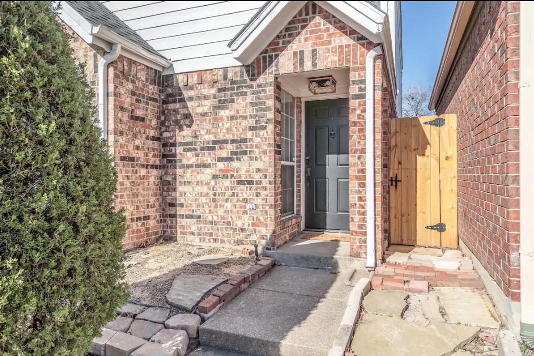 2943 S Bend Drive Dallas TX 75229