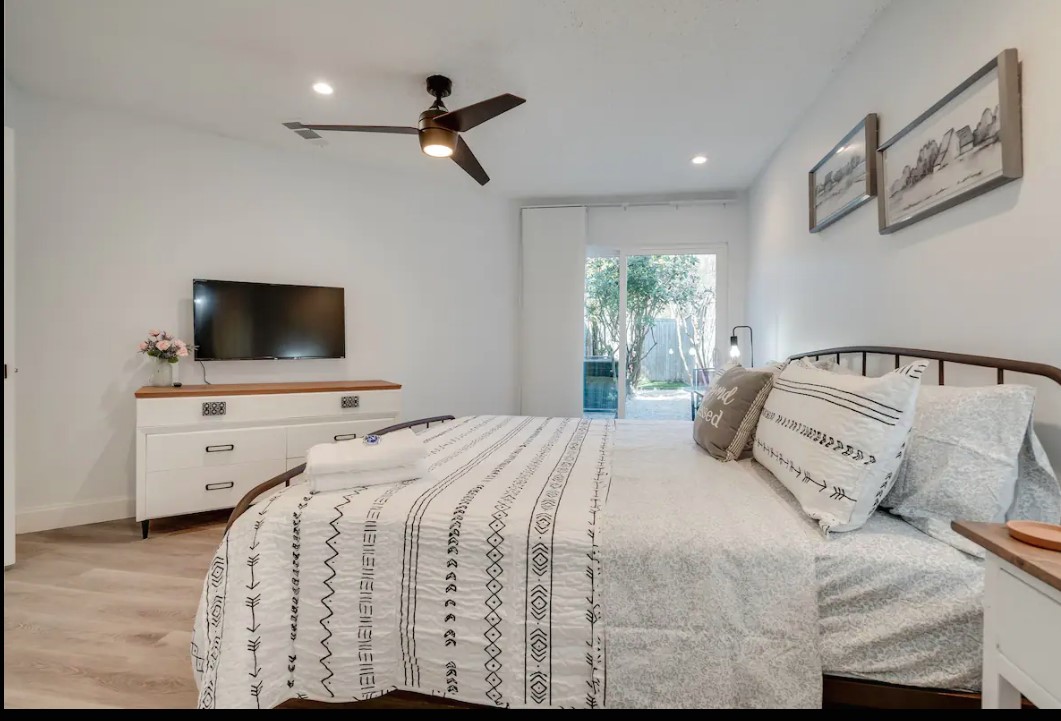 2943 S Bend Drive Dallas TX 75229